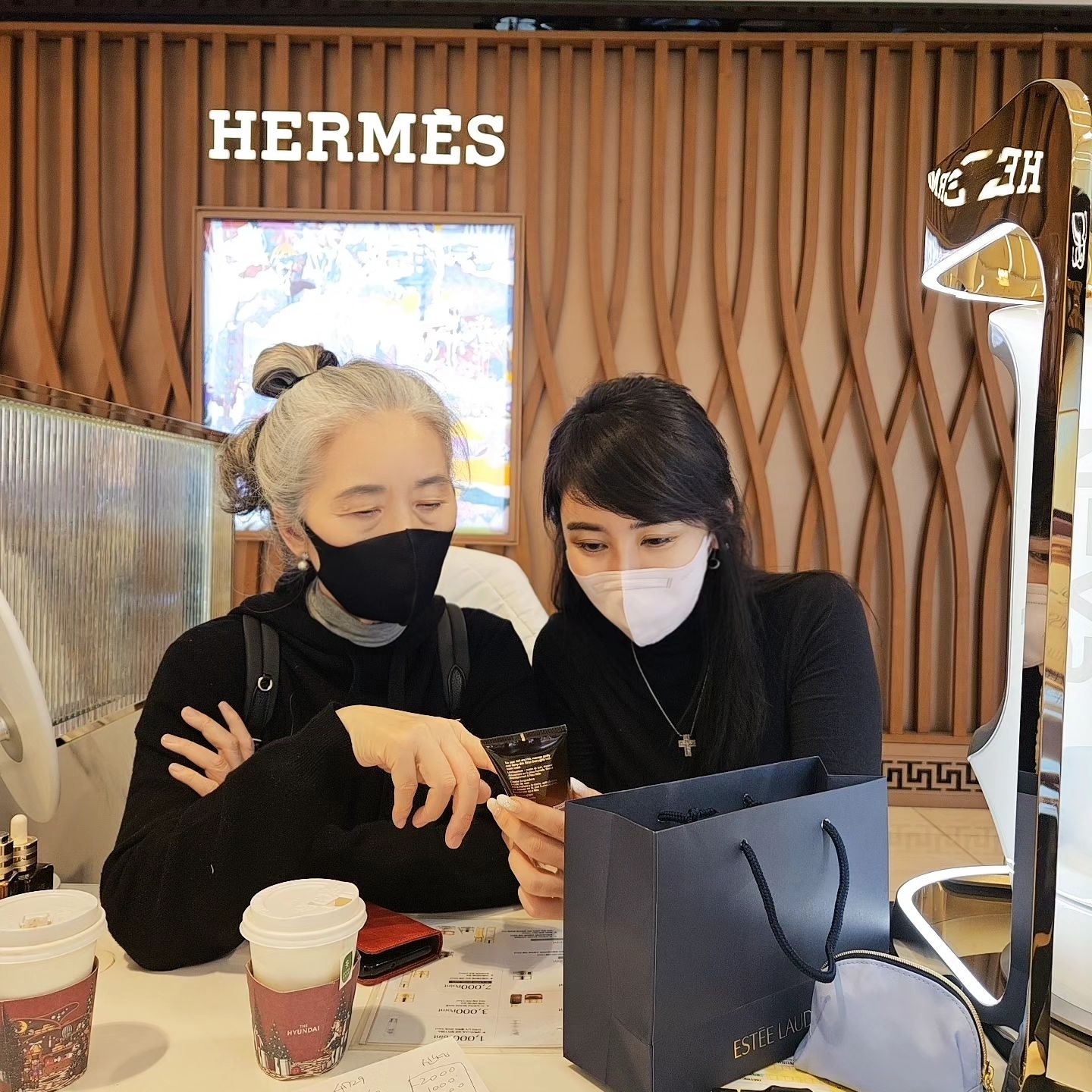 #봉은사 #로터스꽃집
#현대백화점 #무역센터점

봉은사에서 꽃집하시는 아름다운동행 단장이신 
큰 고모와 봉사 후 데이트 ♡

A형독감 다 나았어요 ~
송년회,신년회로 곧 만나요 ~