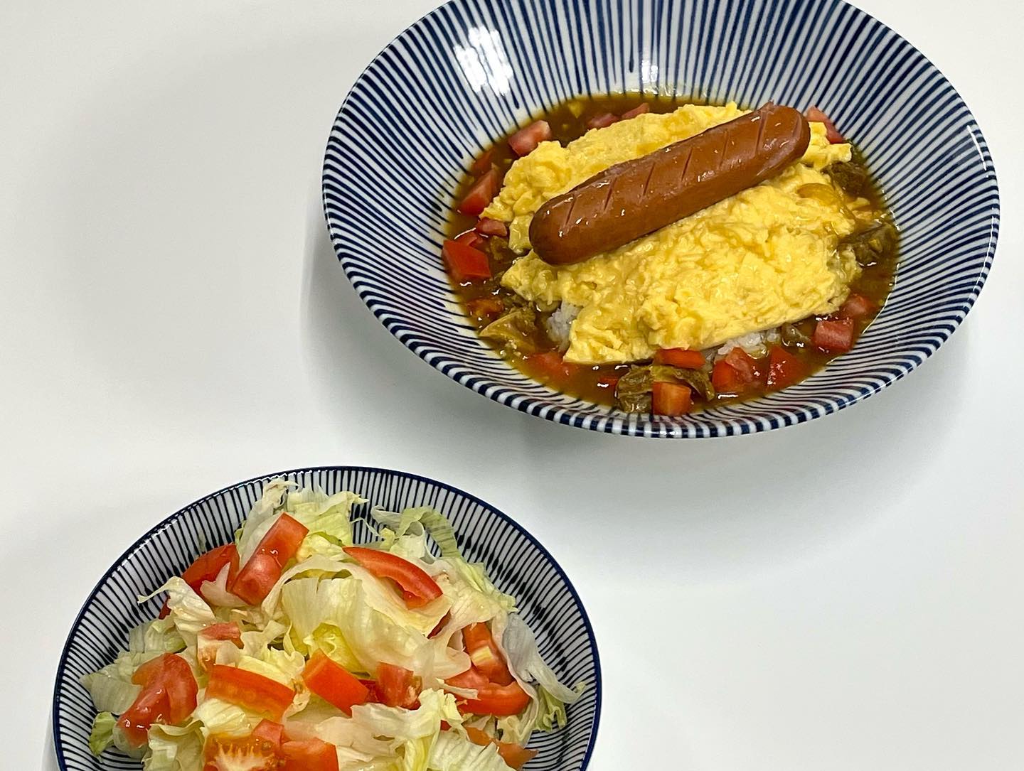 👨🏻‍🍳 : 일본식 토마토 카레⠀
⠀
 역시.. 냉털엔 카레죠!! 다이어트 할려구 사둔 토마토와 지난번 캠핑에서 남은 일본 고체카레를 통해 토마토 카레를 만들어봤어요🔥 한국식 카레와는 또 다른 짭조름 달달한 카레라 재밌고 맛있게 저녁을 먹구 왔네용~ ⠀
⠀
⠀
#토마토카레 #일본카레 #카레만드는법 #저녁밥상 #가을메뉴추천 #여름메뉴추천 #여름식단추천 #레시피공유 #저녁메뉴 #점심메뉴 #요리스타그램 #요리레시피 #요리하는남자 #신혼부부일상 #신혼부부밥상 #신혼부부스타그램 #선팔 #맞팔 #좋아요 #좋반 #팔로우 #소통스타그램 #맞팔환영 #fff #f4f ⠀⠀⠀