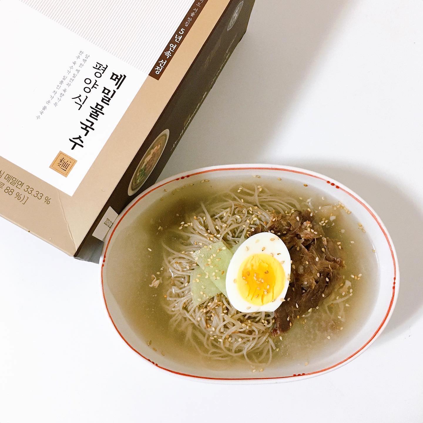 #봉밀가 #협찬
.
서울 강남 맛집 '봉밀가' 평양냉면을 먹어봤어요❣️
패키지 안에 1인분씩 2인분이 들어있고
육수에는 고기까지 들어있더라구요!!🥺
.
저는 평양냉면은 처음 먹어봤는데
너무 맛있어서 놀랬어요😭😭
고기향이 가득 나는 육수라
고소하고 넘 맛있더라구요!!!
비빔냉면은 평양냉면 못먹는 사람도
편하게 먹을 수 있는 맛이었어요😆
.
저는 평양냉면이 너무 맛있어서 
직접 가서 먹어보고싶을 정도였어요!!🤩
고기향 가득이라 넘 취저ㅠㅠㅠ
여러분도 평냉 궁금하시면 한번 드셔보세요😍
.
http://naver.me/xcu8EjZ7
.
.
.
#신세계푸드 #봉밀가 #올반냉면 #평양냉면 #봉밀가평양냉면 #물냉면 #비빔냉면 #미슐랭 #냉면추천 #냉면배달 #여름메뉴 #여름별미 #곰탕 #올반곰탕 #한우곰탕 #스토리앤체험단 #스토리앤 #먹스타그램 #맛집 #좋아요 #맞팔 #선팔 #먹스타맞팔 #먹팔 #먹스타 #선팔하면맞팔 #선팔하면맞팔가요 #선팔즉시맞팔 #팔로우