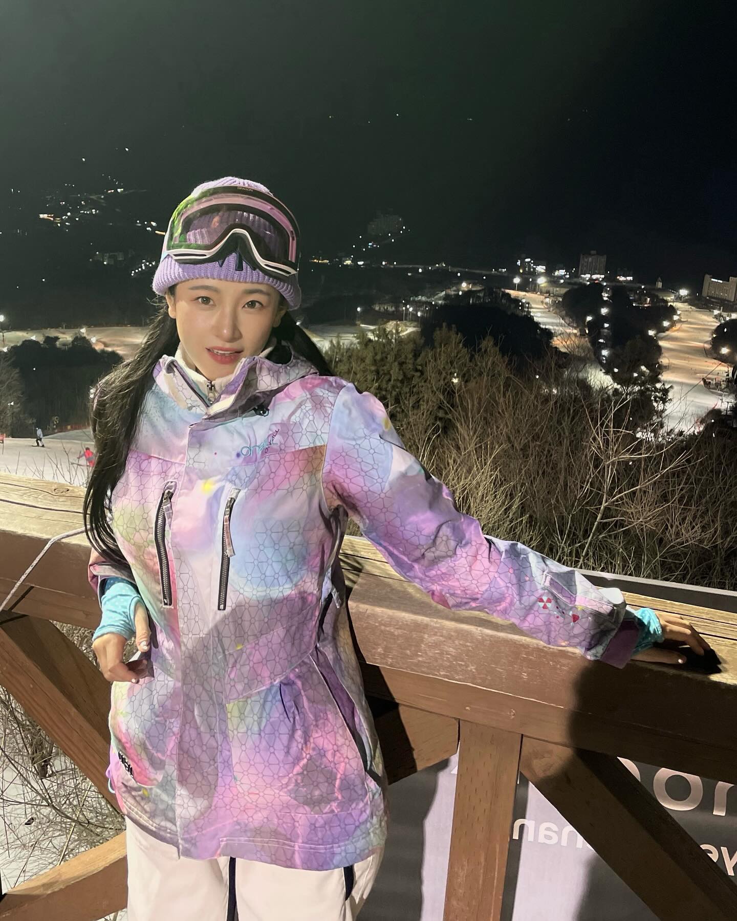 야간스키됴아,,올해도 계속되는 빙잔디공법 어뗘⛷️
.
.
#휘닉스평창 #몽블랑정상 #야간스키 #스린이 #스키복 #스키장
