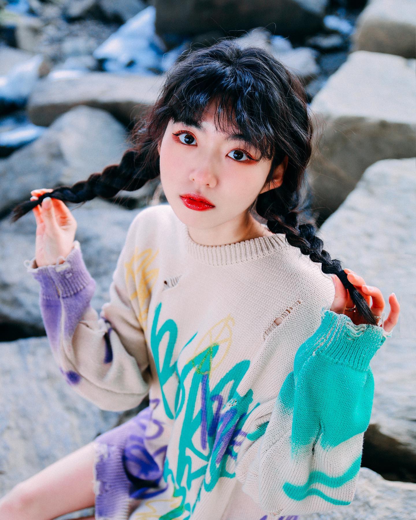 뽀글뽀글 머리와 노랑노랑 컨버스🐥

📸. arrrrrmei_pic