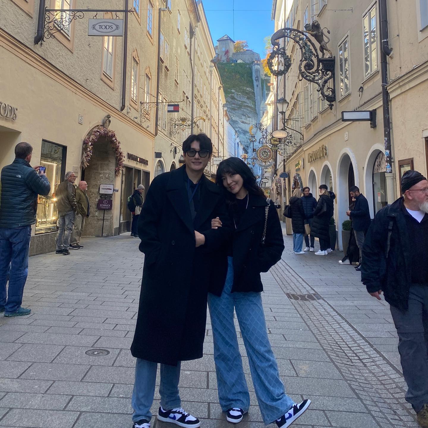 #신혼여행 #오스트리아2일차🇦🇹 

우리끼리 오지게 걸어다니는데 
이게 그렇게 재밌고 여행도 잘맞네🩵
#잘츠부르크 - #잘츠카머구트 - #체스케부데요비체 

오늘도 동화같은 곳에서 재밌었다 행복•̀.̫•́✧❤️

#모짜르트네집다녀옴
#음악은참좋아요 #🎼 
#내일은체코🇨🇿