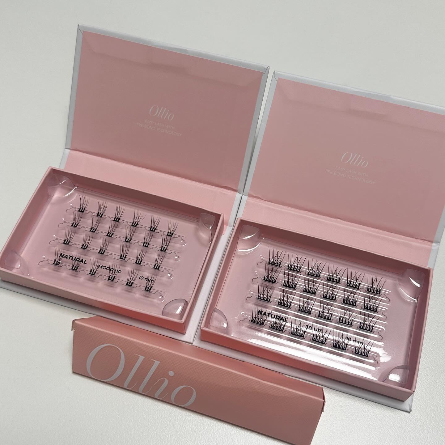 #협찬 
ollio.official

붙이기 쉬운 속는썹 발견했어요!!🥰
✔️노글루로 안전하게 붙일 수 있어요!
✔️초보자들도 쉽고 빠르게 속눈썹을 붙일 수 있어요!
✔️올리오 자체 PSA 기술로, 압력을 가하면 접착력이 강해져 유지력이 한층 높아졌어요!
✔️동일 스타일도 길이와 굵기가 나뉘어져 있어 눈매에 따라 선택하여 연출 할 수 있어요!
✔️U자 트위저는 눈 모양에 맞춘 곡선 모양으로 동그란 모서리로 자극 없이 안전하게 사용 가능해요!

#ollio #올리오 #올리오속눈썹 #노글루속눈썹 #노글루올리오 #올리오싱글키트 #속눈썹추천 #코덕 #뷰스타그램 #아이돌속눈썹 #가닥속눈썹 #아이메이크업