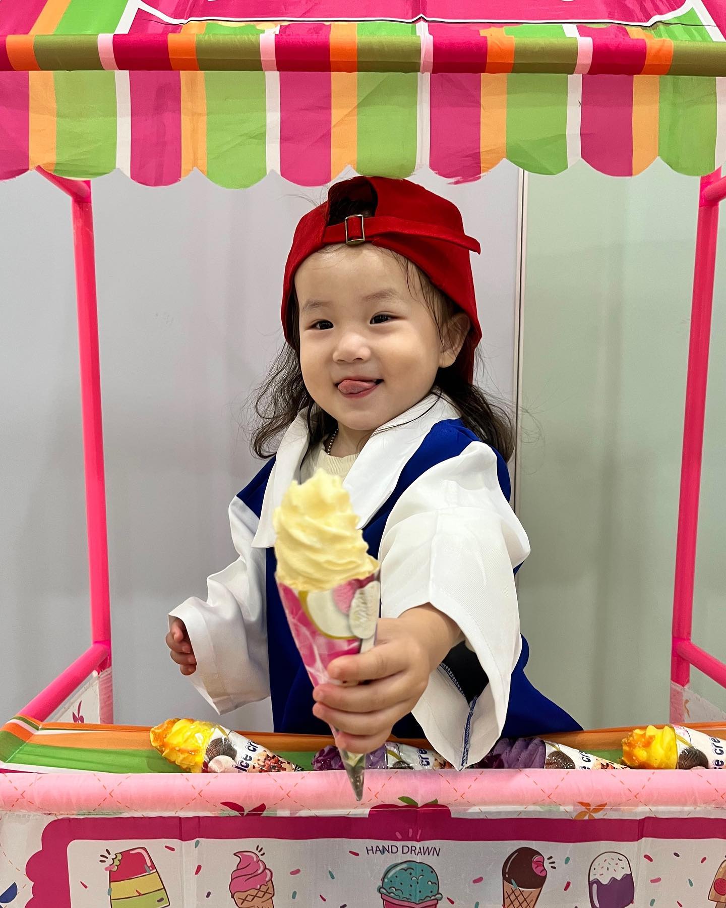이모들 아스쿰 하나 잡솨봐~ 🍦♥️