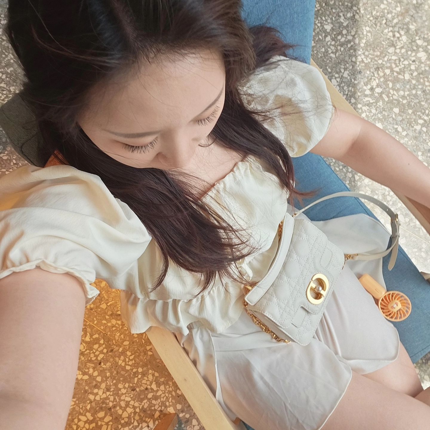 #협찬 #오늘더예쁨

천일 두정동 토탈뷰티샵에서 속눈썹 연장을 했어요!
요즘 핫한 MZ샷으로 남겨보니 속눈썹이 더 잘보이는거 있죠?

순둥한 눈에 예쁨을 더해주신 오늘더예쁨 원장님.
덕분에 여행가서도 예쁘게 다닐 수 있었답니다.

제가 연장한 속눈썹은 C컬 11mm.
1시간이면 뚝딱 예뻐지니까 꼭 방문해보세요.😖

📍 오늘더예쁨
충남 천안시 서북구 두정고6길 32 103호
⏰️ AM 10:00 ~ PM 8:00
예약제 운영
