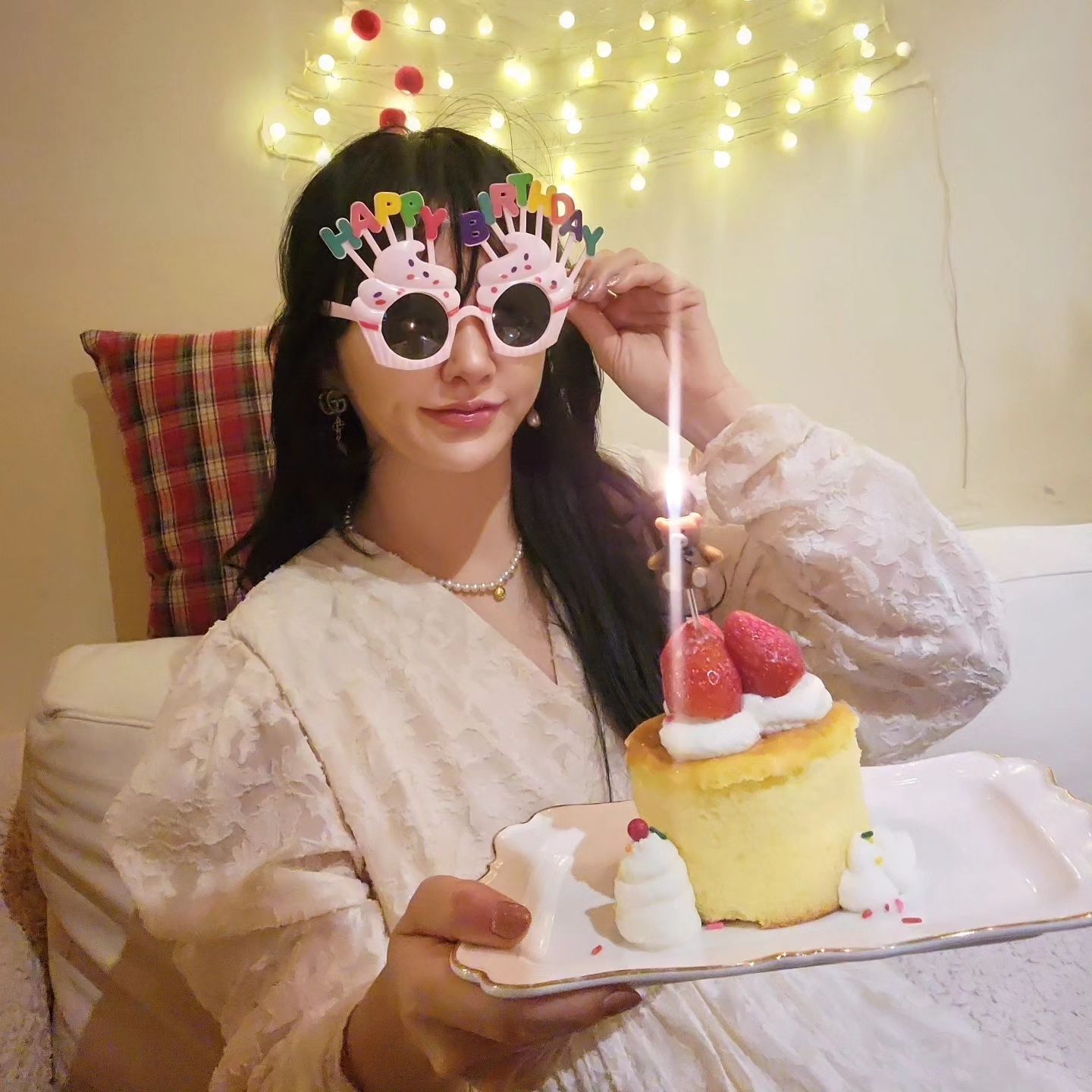 12.11🎂
 
좋은 사람들과 함께 
고마움 한가득 행복한 12월,
꽉꽉 채워 즐겁게 보낸 내생일
 
잊지않고 기억해주는
언니, 오빠, 친구, 동생들~
이로케 저로케 축하해주신 모든 분들
정말 너므너므 고마오요🫶
 
다 보답하며 살아갈게욤
완전 사랑합니다아앙 히힛:D 
 

2024 새해 복 많이 많이 받으시고
건강하고 사랑하고 하고싶은거 다 하세욤
울님들 모두모두 반짝반짝 더욱 
빛나는 한 해 되시길 응원할게요오🙏 
 
 
 
늦은 #생일피드 #HBD #mbd
#20231211mybirthday #감사합니다 ❤️