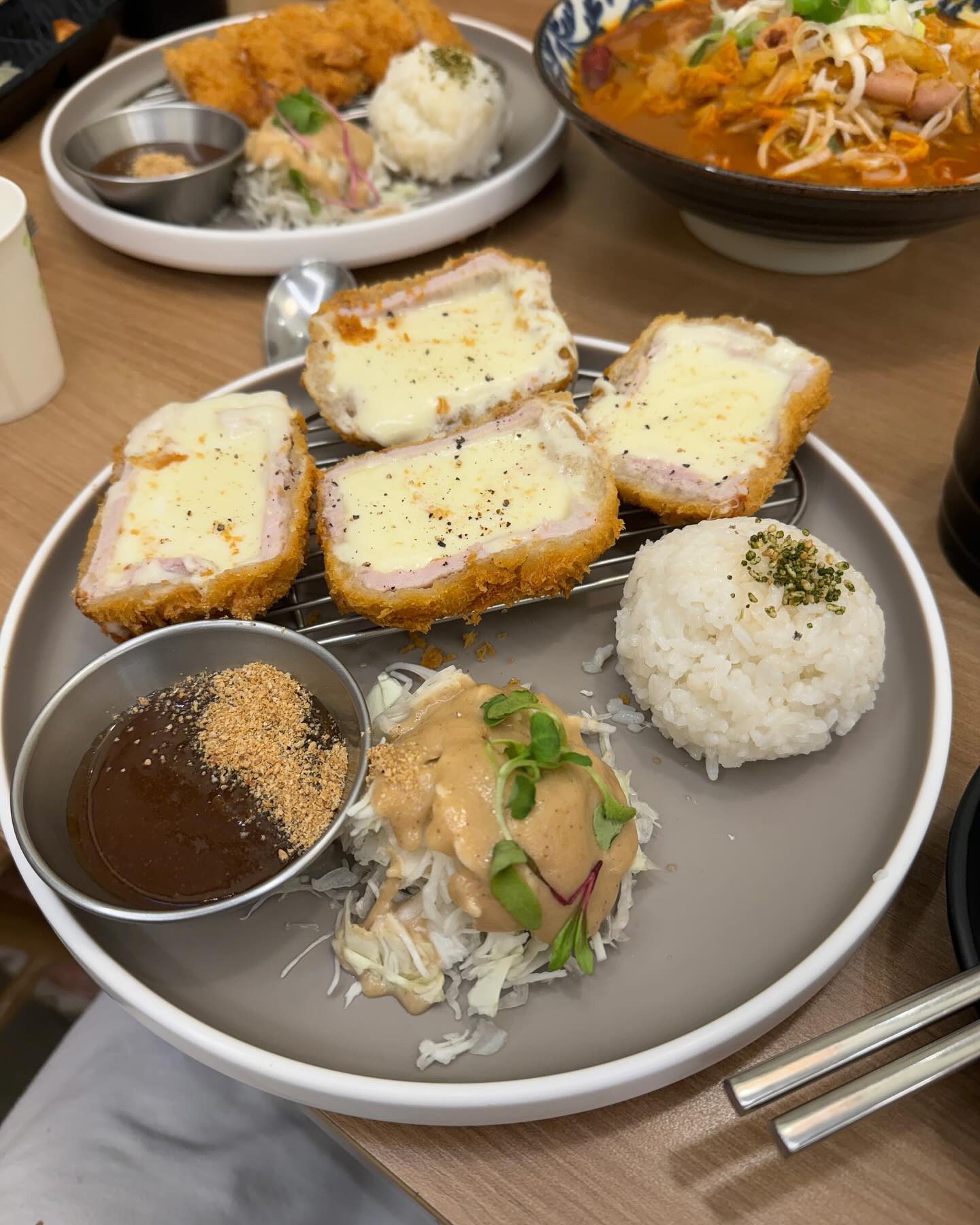 오늘 4차…🤪
빡세다.. 마무리는 돈까스랑 쌀국수지…👍
이제는 아이 둘이서 한메뉴는 거뜬한데…
한놈이 잠들었네…??🤣
.
.
..
.
.
#오유미당대구현풍테크노점 #달성군맛집 #대구현풍맛집 #대구테크노폴리스맛집 #등심돈까스 #치즈돈까스 #소곱창쌀국수 #해장엔소곱창쌀국수#4차째달리는중 #집에가고싶어요