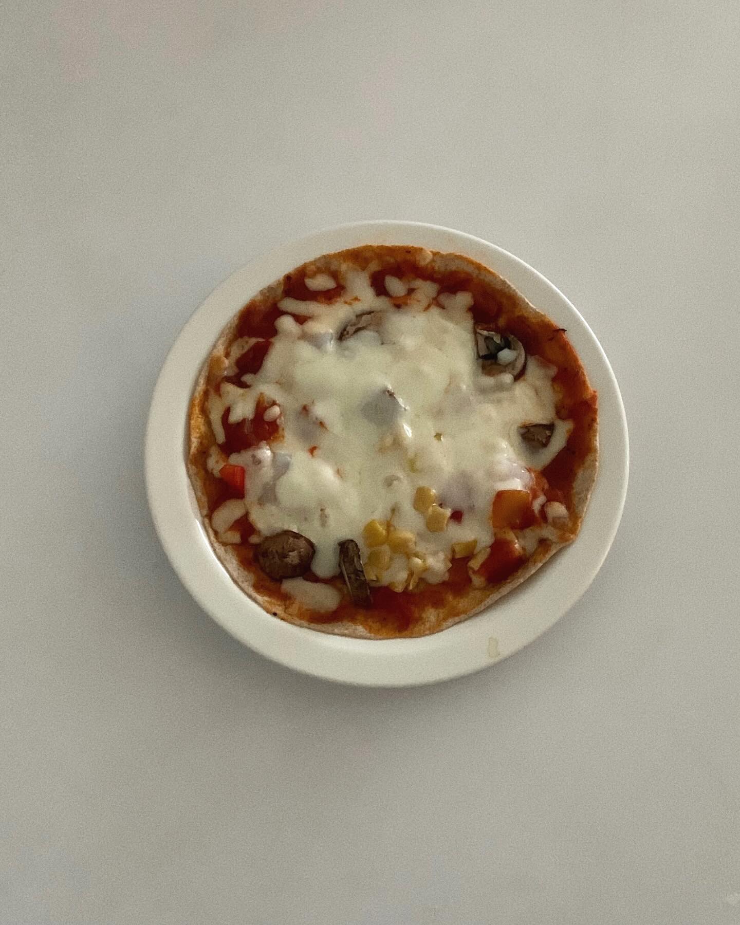 피자만들기🍕

옥수수 주워먹기 바쁜 마서유니 
입에 다 들어간 손으로 열심히 만든 피자ㅋㅋㅋㅋㅋ

방학 드디어! 마지막날이지만 연휴시작^^
귀차니즘병 걸려서 집순이 모드인 엄마때문에
이번 방학은 집콕놀이로 ㅋㅋㅋㅋㅋ
내일은 나가보자….!! 

⠀⠀
⠀
⠀

⠀

#육아#육아일상#아기옷코디#소띠맘#찐소통#딸맘#아기패션#아기데일리룩#육아기록#등원룩#소띠아기#육아맘#30개월아기#육아맞팔#좋아요#아기ootd#육아소통#집콕놀이#피자만들기#방학중#겨울방학