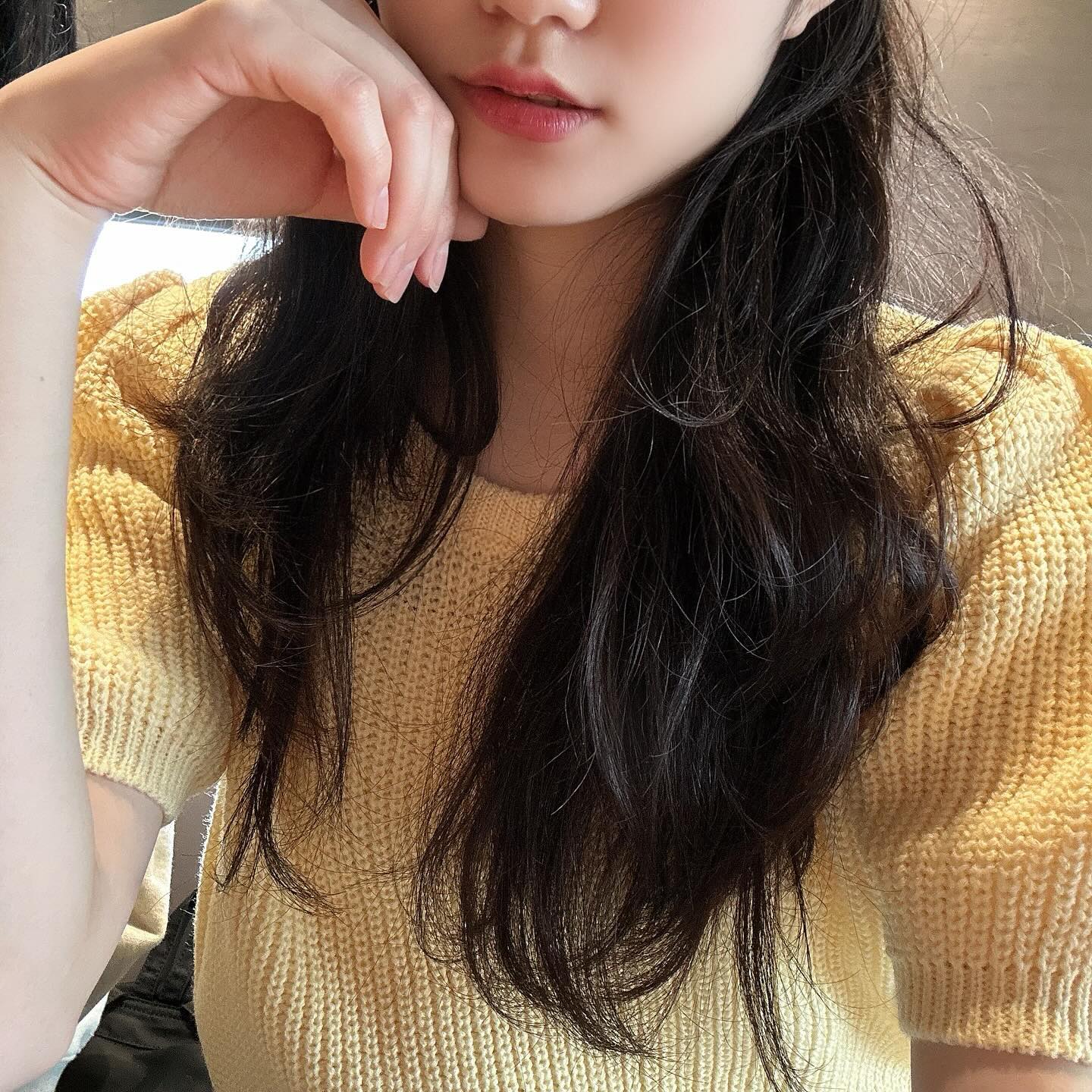 저는 항상 니트가 좋은 것 같아요 ❤️
요즘 같이 추웠다가 더울때 
단독으로 입기 좋은 반팔니트 업데이트 
봄 라운드 반팔니트 2 color 
- 디엠 보내주시면 선착순 할인이벤트 🐤❤️
- 지그재그도 다시 시작했어요 🐾- 
-
-
-
-
-
-
-
-

#instadaily #love #koreanstyle #like #セルカ #韓国 #いいね返し#오늘의코디 #일상 #봄 #여름 #반팔니트 #블로그마켓추천 #사진계정 #사진계정맞팔환영 #소통 #데일리패션 #패션인스타