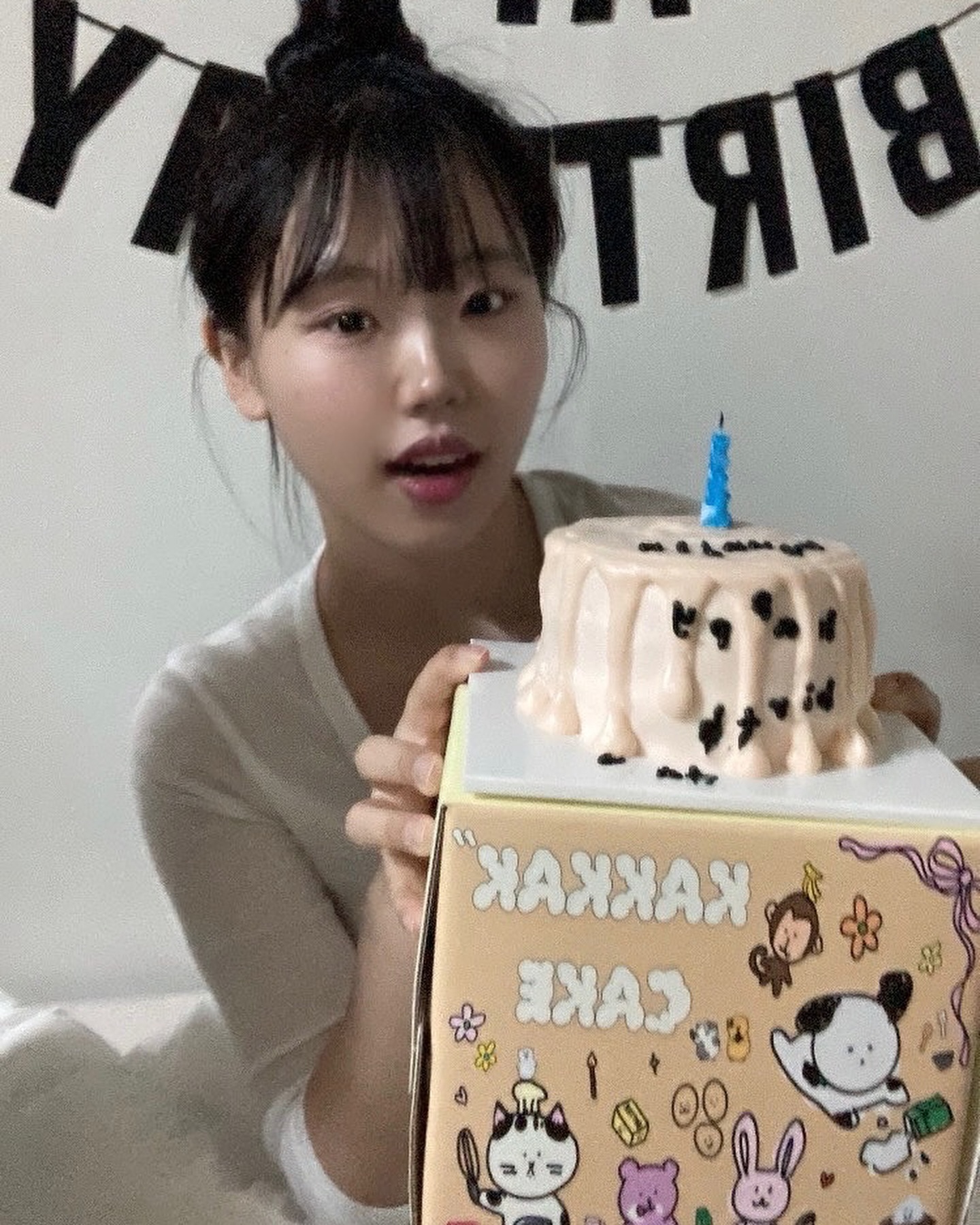 받자마자 내가 뿌셔버린 🎂,,