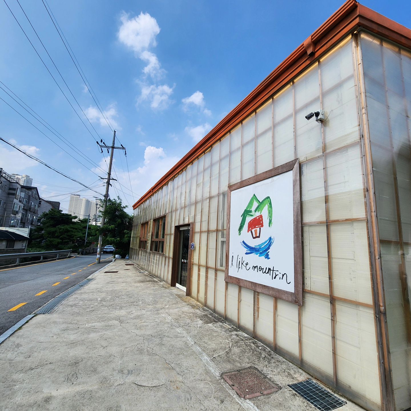 공장을 개조해 만든 분위기가 좋은 
애견동반가능 브런치 카페에요 #아이라이크마운틴

아보카도 오븐 토스트 🥑
나 아보카도 좋아 했었네 (●´ω｀●)

고양스타필드 맞으편 가까운 위치에 있고
주차장까지 넓으니 안갈이유 없다?🤍