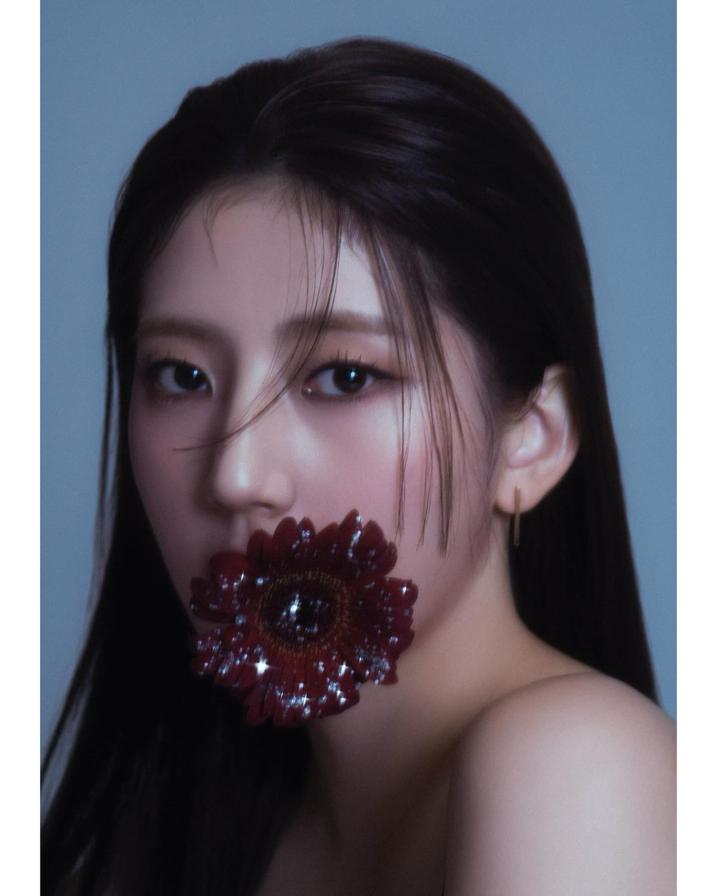 맘에 드는게 많아소 꾹꾹 눌러 담았습니다요🥰

눈두덩이랑 언더 색상 통일시키지 않고 새미 스모키로 연출하기
정갈한 속눈썹보단 본연의 속눈썹 살려 최대한 풍성하게 연출하기
잔머리로 얼굴형도 보정시키면서 아이 메이크업에 더 시선가게 연출!!

#출장헤메#화보촬영#모델#헤메#촬영문의#메이크업문의#문의dm#프리랜서