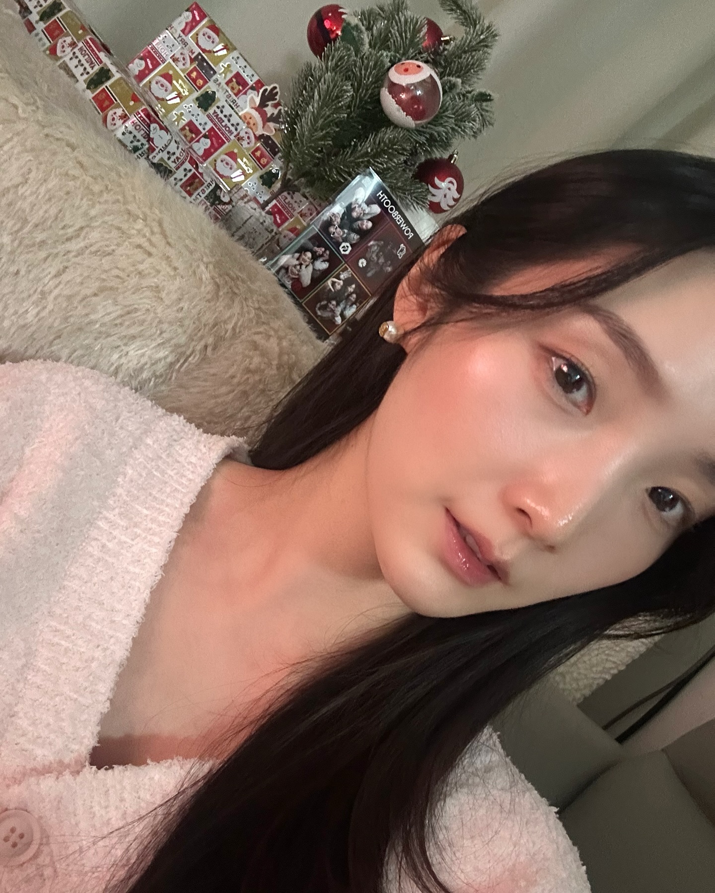 폭닥하고 부드러운 잠옷 못잃어서 여기저기 다 입고다니는 사람.....🥲💗 잠옷입고 눈뜨자마자 모닝요가 #레이지지 #lazyz