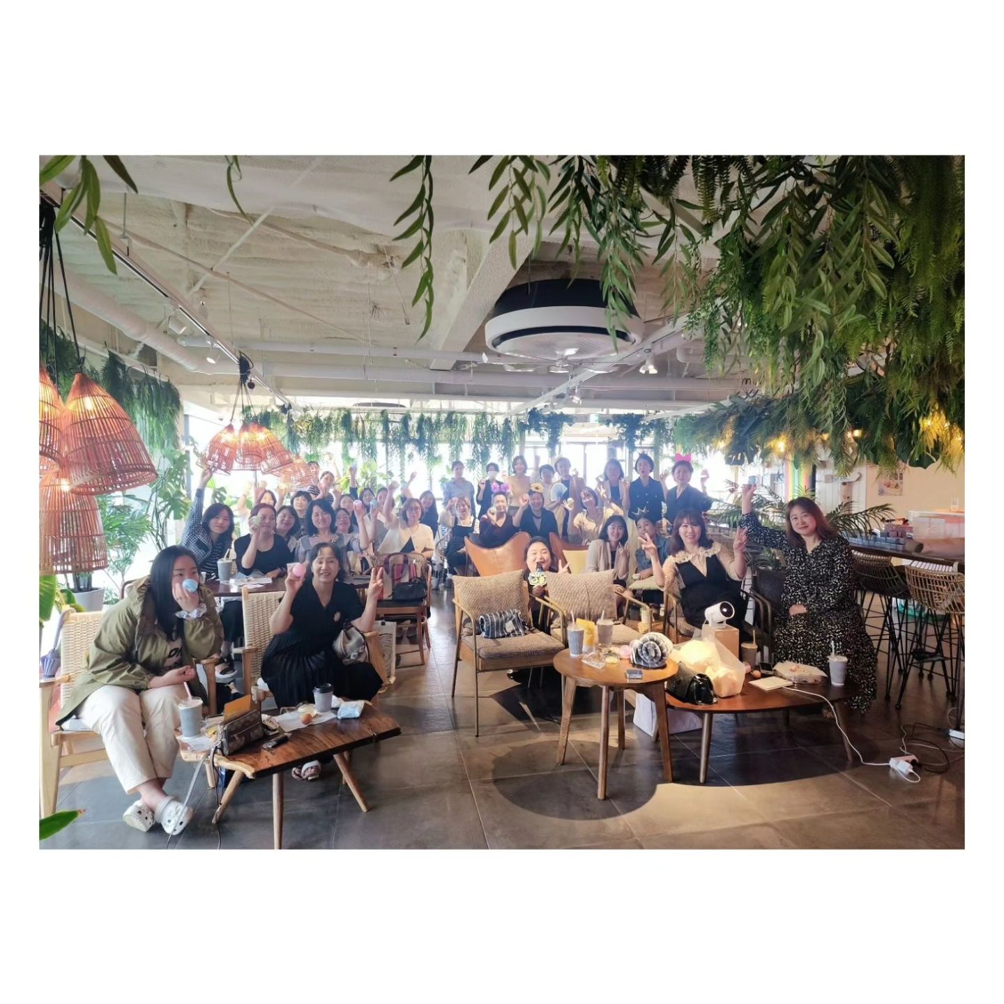 #정남향미팅
#9월랠리초대미팅

지난 수요일♡
즐거운 정남향미팅🙂
역시나 이번에도 하하호호 너무 즐거웠다ㅎ
즐겁고 행복하게 함께 할수 있어서 너무 좋다ㅎ
우리 올케언니랑 함께해서 더 좋구~
좋은 분들 좋은 언니들과 함께 해서 더 행복❤️

#암웨이 #amway #암웨이미팅 #즐겁고유익한시간
#김포카페 #카페정남향 #행복 #다둥이맘 #워킹맘
#발광팀 #온리원팀 #화이팅‼️