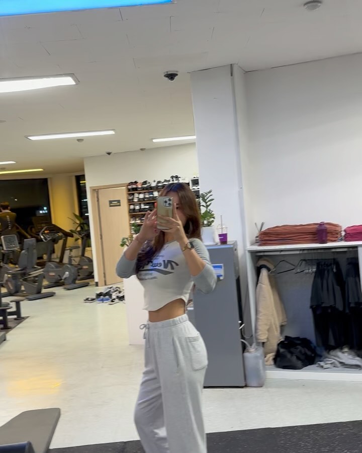 상체운동
그저께랑 동일루틴
날씨도 춥고 
컨디션안좋아서 쉬려다갔는데
역시 가니까 된다
뿌듯!!!!

아근데오늘
계란후라이두개 내가다먹다가 손데었음ㅠㅠㅠㅠㅠ
엄지손가락인데ㅜㅜㅜㅜ우씨 

#오운완#남원#남원운동#머슬춘향이#운동기록#하루기록#식단기록#일기장#헬린이#헬창#운동하는직장인#운동맞팔#운동소통#몸매#몸매관리#눈바디체크#바디프로필준비#헬스#피트니스#운동#gymgirl