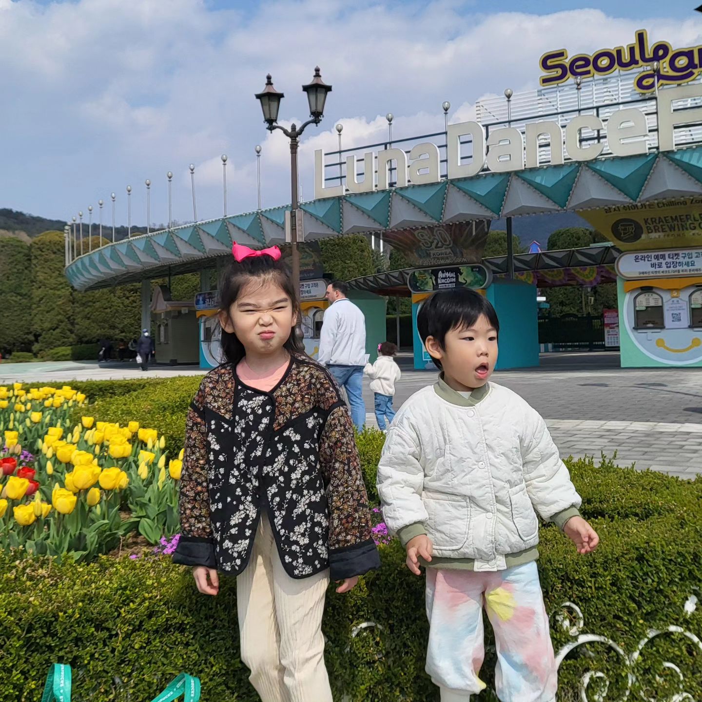 저번주 금뇨일 !!
역쉬 애나 어른이나 평일 땡땡이가 제일 재밋지🤭

#서울대공원 #서울랜드 #놀이동산 #벚꽃