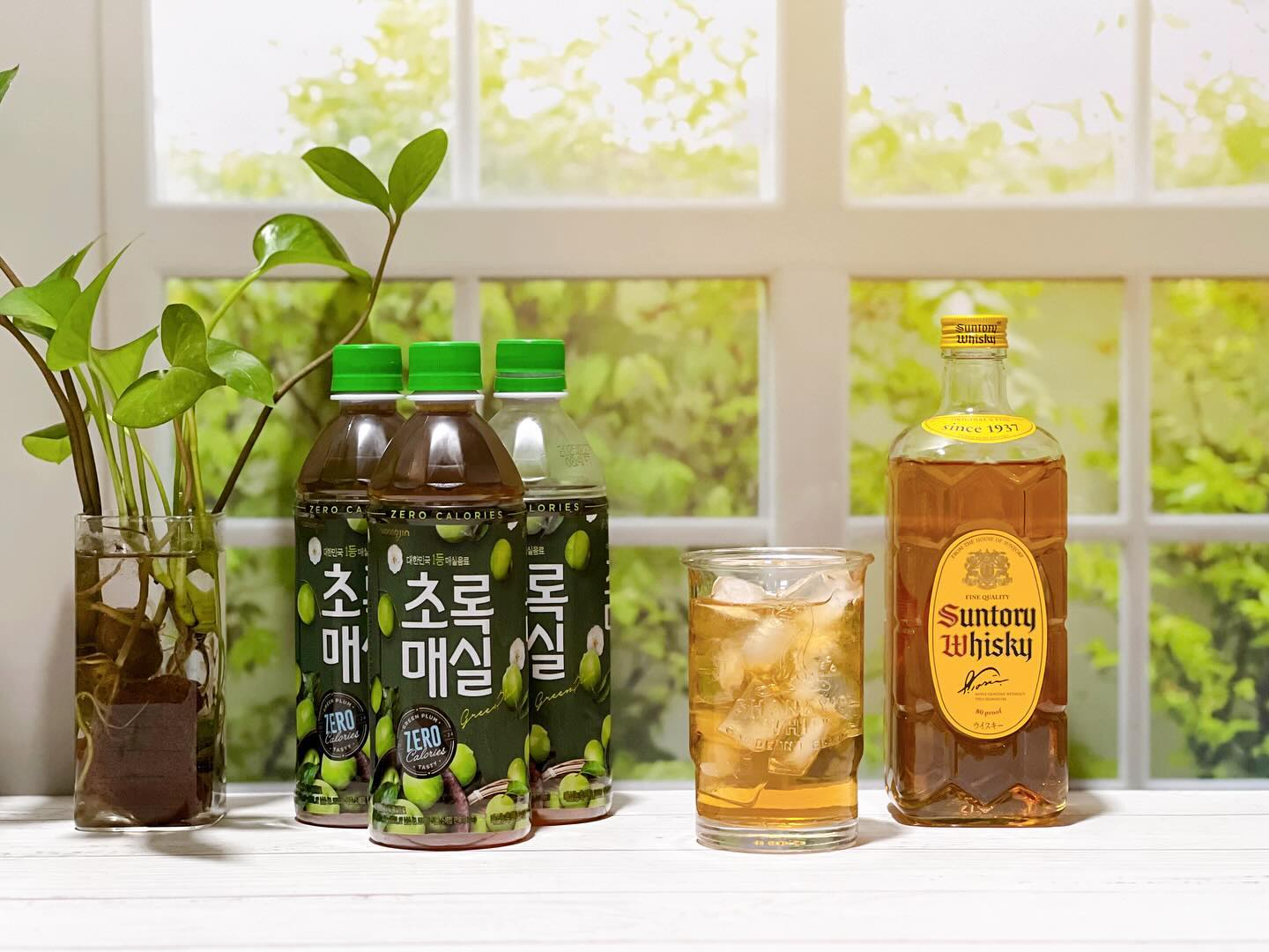 #협찬 #초록매실제로

믿고 마시는 브랜드 ‘초록매실’ 다 아시잖아요!!
2014년부터 2024년 현재까지 국내 매실음료 1위 
브랜드인 초록매실에서 드디어 제로가 출시됐어요.😍

오리지널의 상큼함은 그대로, 당류와 칼로리를 확 
낮춰 부담 없이 즐길 수 있는 제로슈거라 좋고!! 이번에
제로칼로리 음료를 출시해 라인업을 확대해서 이제
더 많은 제로슈가 음료들이 생기는 것 같아 좋아요👍

국산 매실농축액 함유해서 믿고 마실수 있고요!! 매실은 
해독 작용이 뛰어나 배탈이나 소화불량을 도와주잖아요!!
게다가 매실하이볼을 만들어 마시면 대존맛!!!
또!! 유산균까지 함유해서 건강에도 굿굿!! 칼로리 부담
없는게 젤 좋아요!! 건강음료에는 역시 초록매실이에요❤️

.

🛒 : 쿠팡, 지마켓, SSG, 웅진식품 네이버 직영몰, B마트

.

#초록매실 #제로음료 #제로신상 #매실 #제로칼로리 #신상음료 #제로주스 #비타민C #유산균 woongjinfood
