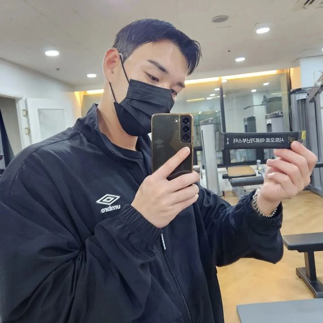 이주영 on Instagram: "#협찬 #광고 운동전 크레아틴 이외에는 전혀 안먹는 편인대 이 제품 먹어보고 운동전 꼭 챙겨먹습니다🤘 - 리틀약사 라는 32만 유튜버로 활동중인 이성근 약학박사가 직
