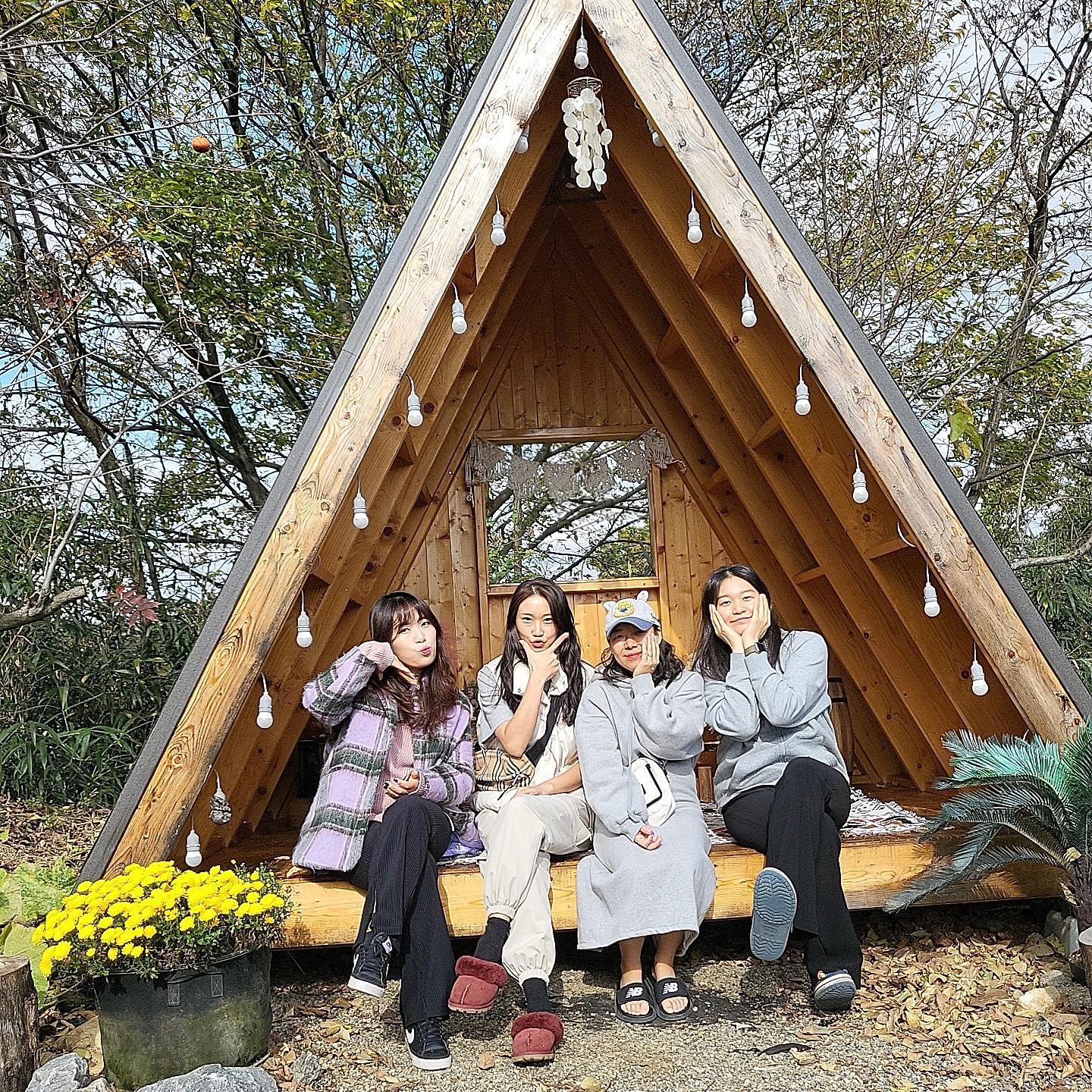 진짜 잘놀고 잘먹고^^^🤟
고딩들이 어느새 애가 한둘되서
애들이랑 놀러댕기네잉 앞으로도 행복하쟈 잘살쟈
오미자(다섯명의미친자) 모임 화이팅

추신 혜수에게 hyenoong_e 
혜수야 설마 다음여행도 당직은 아니게찌 
사진더올릴게 대리만족해^^^(?)ㅋㅋㅋㅋ