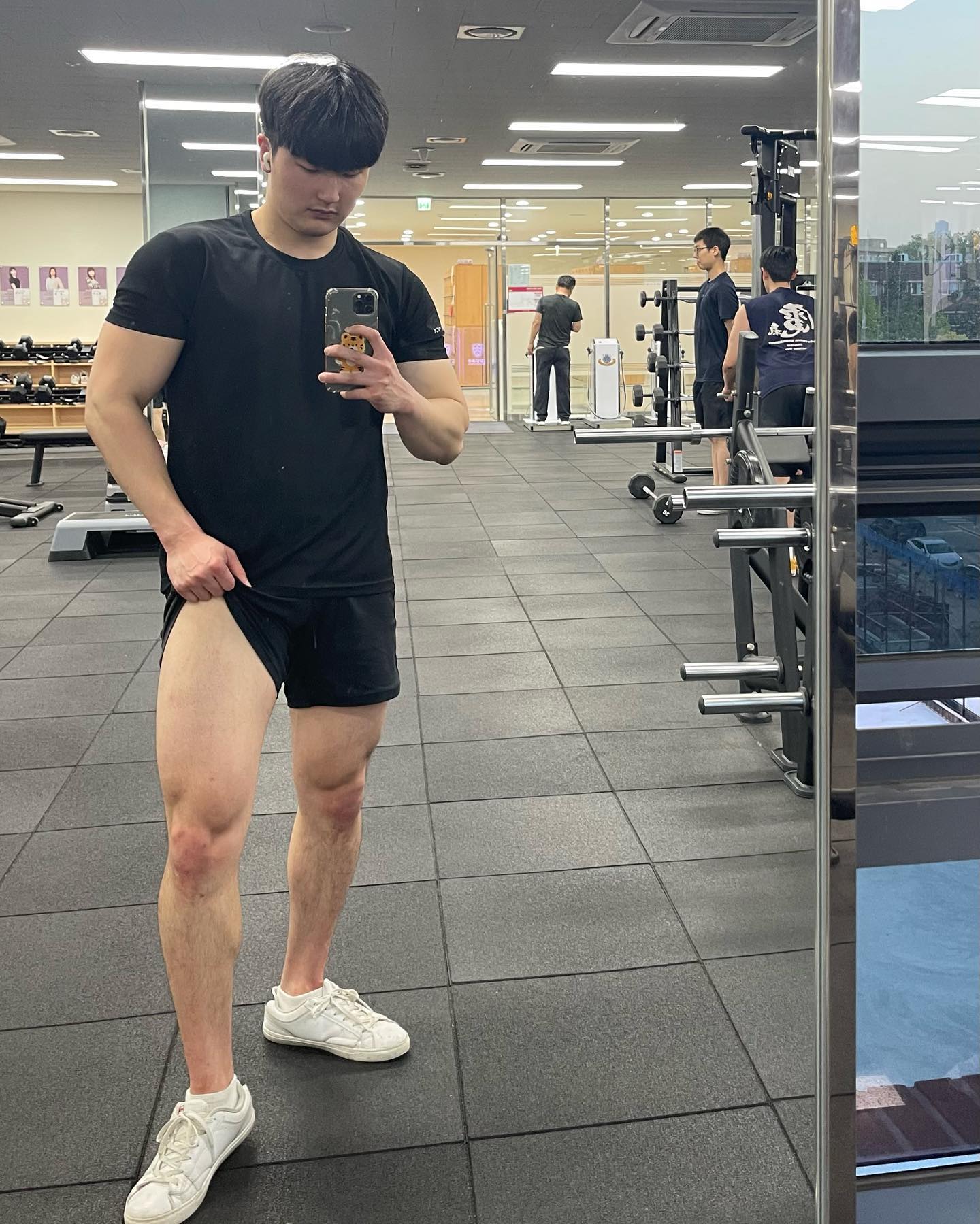 2023.5.17 운동기록📝

🔥하체 운동🔥

✅스쿼트 75kg 12회 5set 
 
✅레그프레스 160kg 15회 5set
 
✅레그 컬 47kg 15회 4set

✅레그 익스텐션 55kg 15회 2set
 
⏰휴식시간 : 1분40초

수요일 운동 끝🔥
오늘은 하체운동을 했어요🥹
항상 수요일은 하체데이라 그런지 운동하기 귀찮고 그러더라구요🤣🤣
수요일마다 큰 결심을 매번 하게 되는 것 같아요😊
그래도 끝내고 난 후 희열감은 어느때보다 좋은 것 같아요!
내일 운동은 점심까지 든든하게 먹고 파이팅 있게 할 예정이랍니다😁
.
수요일 운동도 다들 고생하셨구 좋은 밤 되세요!!