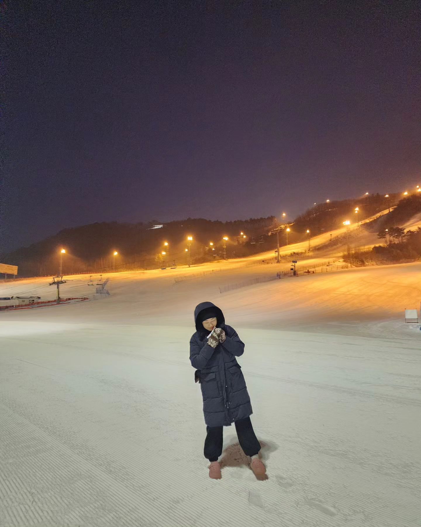 강원도는 진짜 춥다!😶‍🌫️
하얀 눈세상❄️ 오늘도 눈 내리고~
겨울가는줄알고 좀서운하려고했는데
아직 봄 차례아닌듯! 

#알펜시아스키장  붐비지않아서 좋음. 스키장컨디션도 좋구. 친절한렌탈샵에서 렌탈해서 3일동안 잘 놀았음. 이번년도 스키끝이지않을까..

#여행 #여행스타그램 #스키장