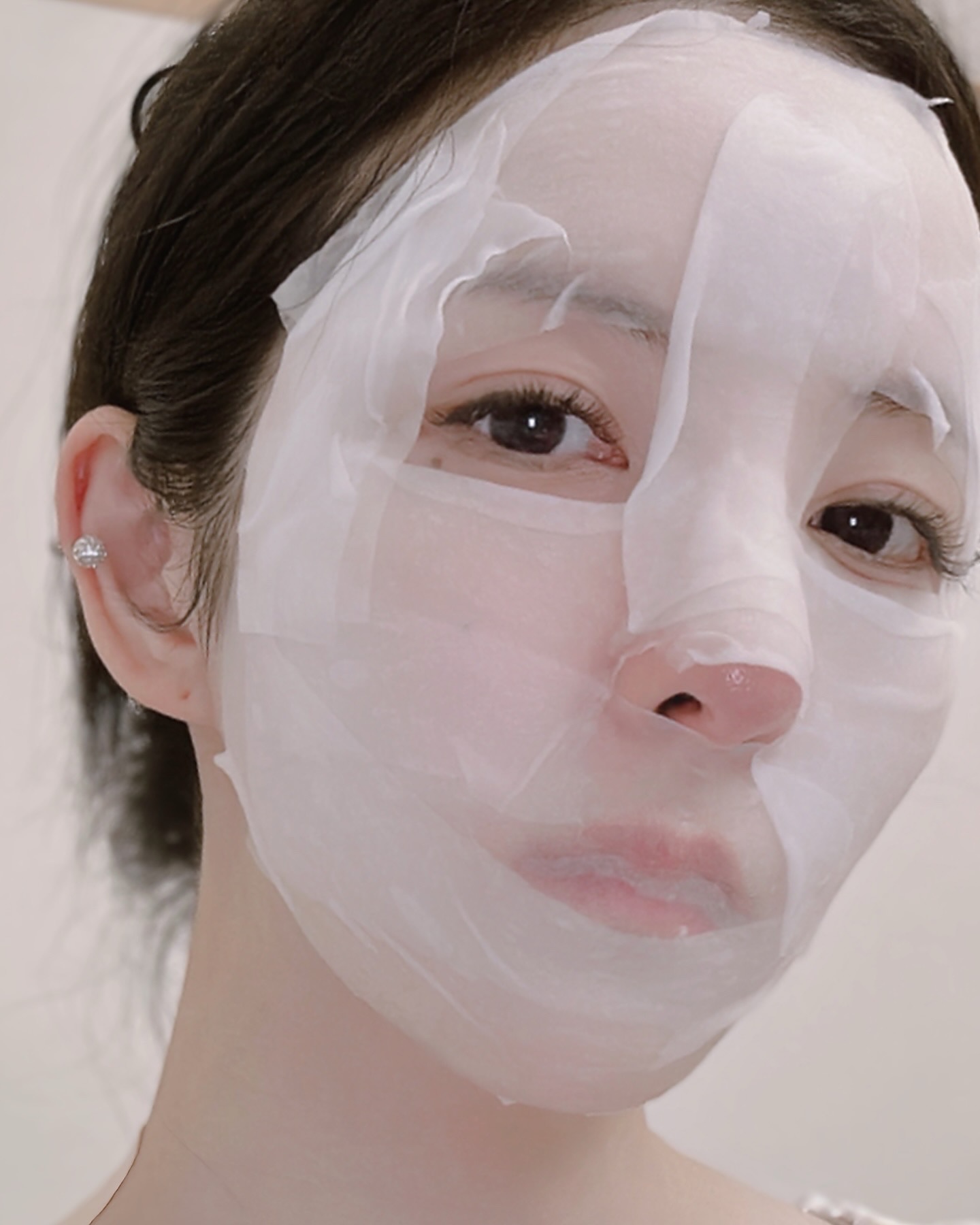 울바비님들 모두 주말 잘 보내셨나용 !!!!???
⠀ 
저는 오늘도 집콕 .......🏠
원래도 집순이지만 .... 강제 집순이로 있으려니
왜이리 몸이 근질근질한지 모르게쒀요 ... ?🤣🤣🤣
⠀ 
홈케어하는 재미로 지내는데, 못하고있어서 더 답답하게 느껴지는고 가타요...?😜
⠀ 
내일이면 드디어 테이핑도 제거하러갑니댜 !!!!!!!!!!!
날짜로보니 2주동안 세수를 못했........😶‍🌫️😶‍🌫️😶‍🌫️😶‍🌫️😶‍🌫️
내일이 기다료집니댜...☺️
⠀ 
✔️부활기초라인 & 콜라겐크림 & 페이스타올 2+1, 6+7
역대급 할인전은 벌써 마지막날이구요오 !!!!!!!!!!!!
이 구성으로는 내년 후반쯤..? 1년은 기다리셔야 하니 필요한 양은
미리 챙겨주기에요오 ???????
⠀ 
👉🏼그리고 오늘밤10시 !!!!!!!!!!!!!!
비스킬세럼 연말이벤트로 2+1, 3+2 로 오픈입니다 !!!!!!!!
그동안 4+1, 3+1 는 자주 진행했는데 2+1, 3+2 파격진행은
저도 처음봐요 ..... 🫢🫣 오예 ♥️♥️♥️♥️♥️
⠀