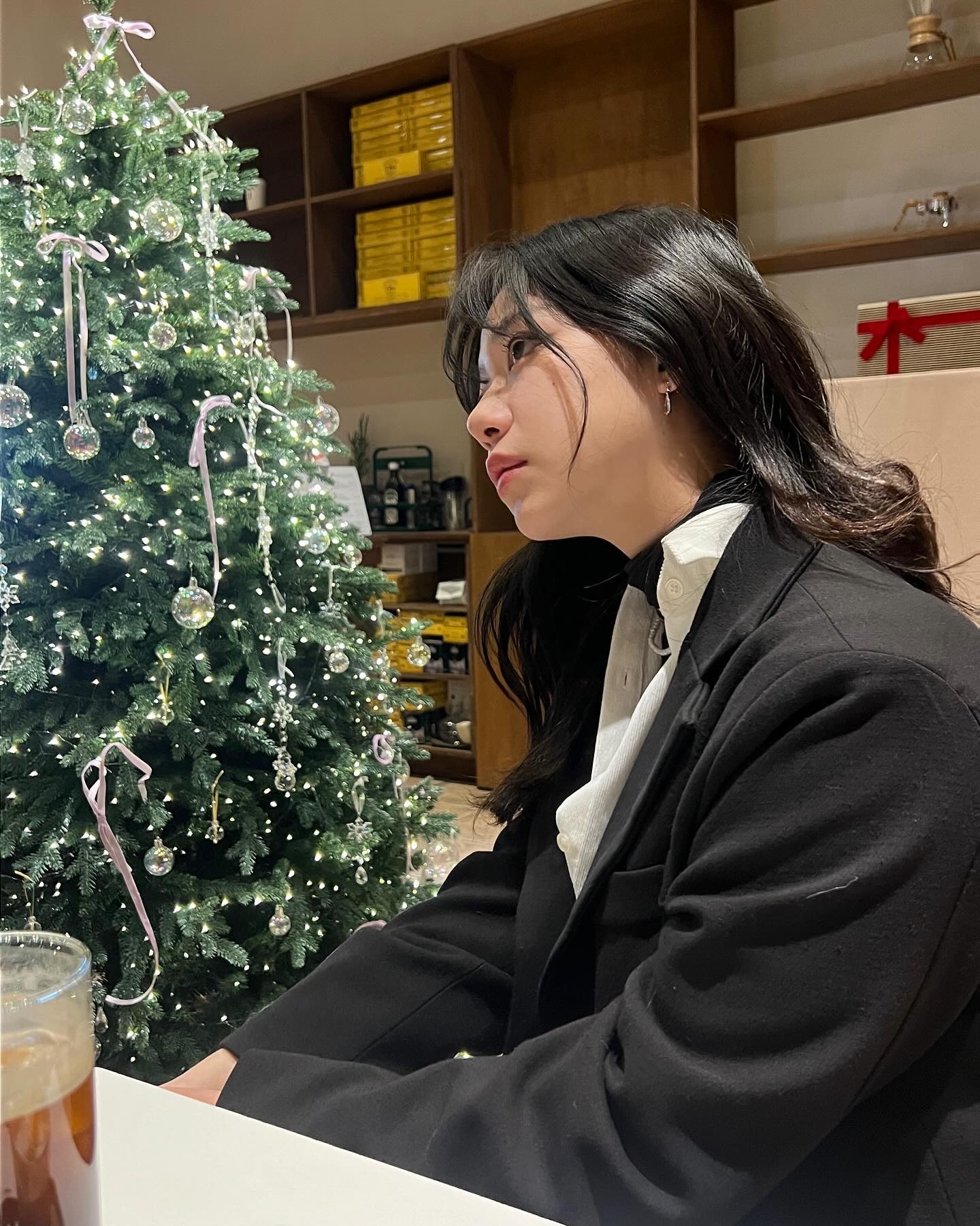 올리라는 지령 받고 왔습니당( ͒•·̫|

한참 전에 퇴근 후에 간 카페 글맆
요즘 카페 안 간지 너무 오래됐다ㅎㅎ
카페 메이트야 조만간 가자!🫶🏻✨

피스타치오 커피 또 먹고 싶댜
.
.
#카페 #대전카페 #글맆 #카페추천 #봉명동카페