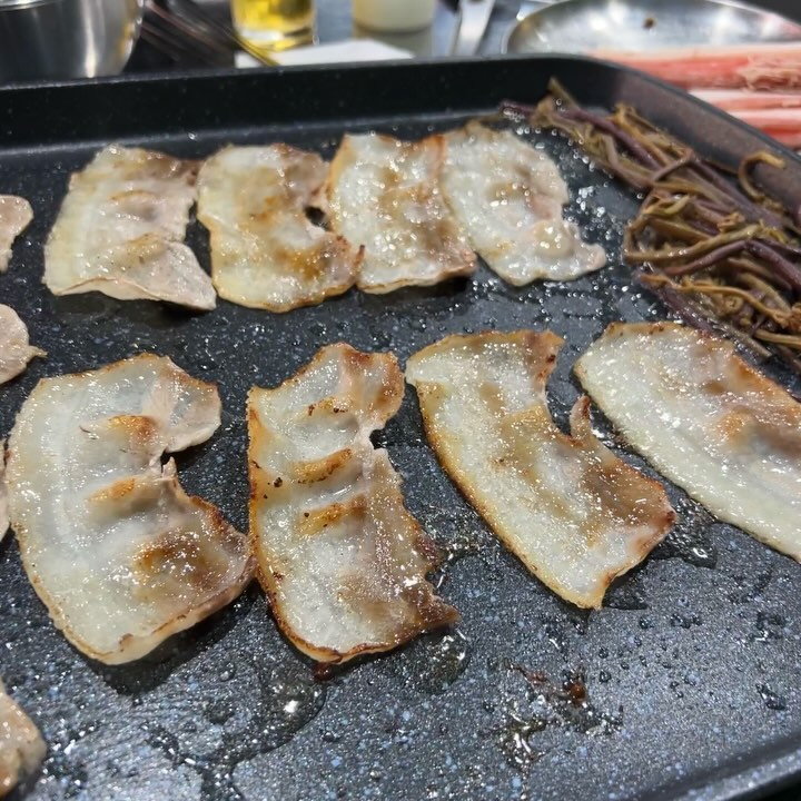 #신도림맛집
신도림 파절이 냉동 삼겹살 #신파냉삼

#냉삼 에 파절이 궁합 최고👍
살얼음 동동 #김치말이국수 또 생각난다😋

다음엔 뭐 먹을까?

그녀의 새로운 보금자리에 자주 놀러가게 될 듯👣
너도 나도 #토닥토닥 

밀린 #먹방 #일상 #기록스타그램