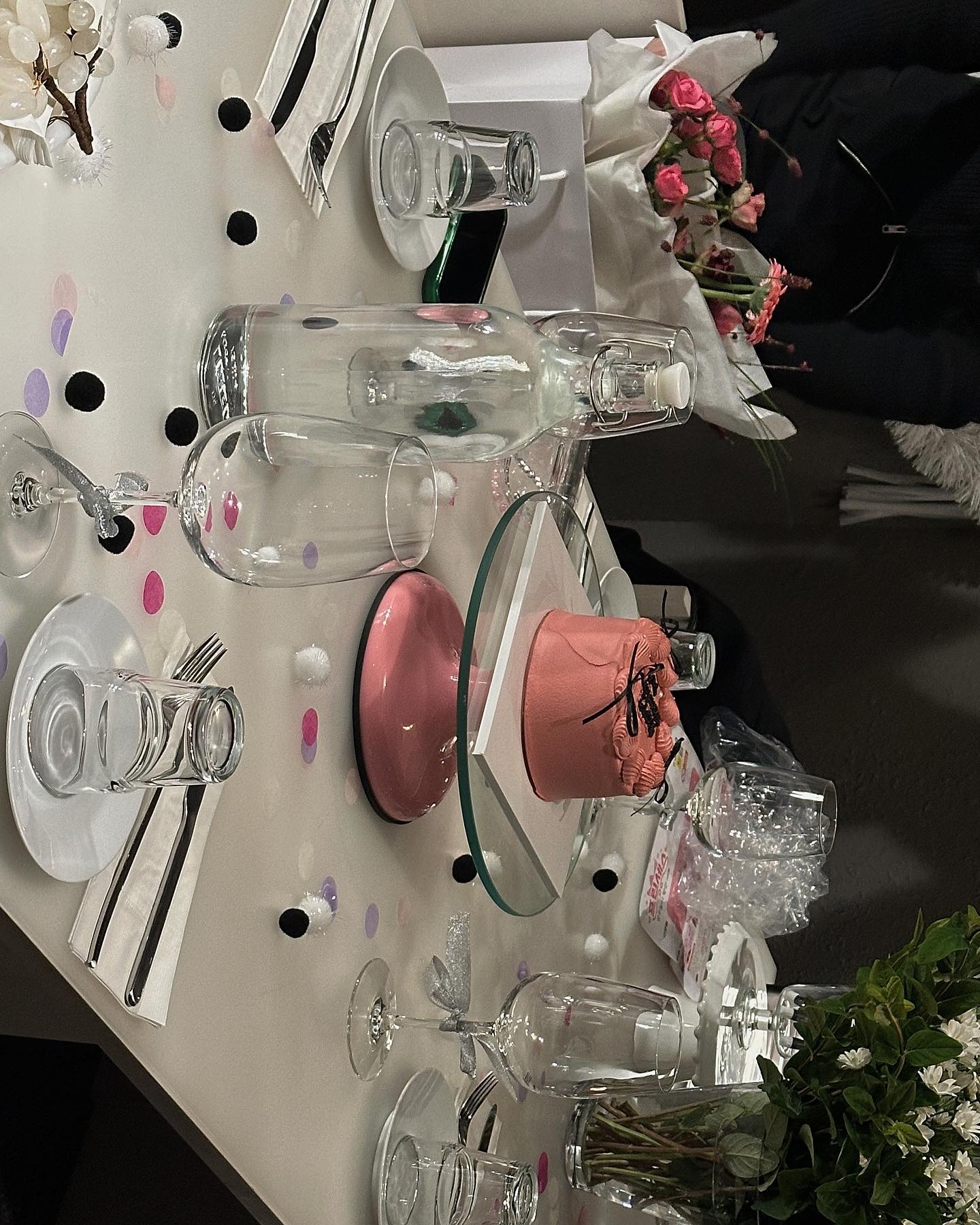 🩷💐🍷🎂
