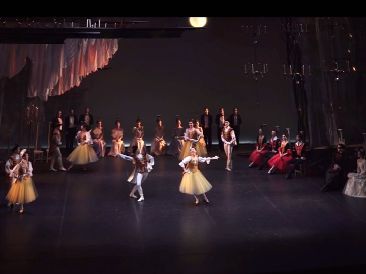 Мазурка💛
из балета «Лебединое Озеро»

⠀

#ballet #mazurka #swanlake #ballerina #swanlakeballet #characterdance #russianballetinternational #백조의호수 #발레리나 #발레 #balletworldwide #ballerinaonpointes #dancer #theatre #saintpetersburg #moscow 
#мазурка #лебединоеозеро #театр #балет #балерина #счастье #люблюбалет #кореянка #корейская