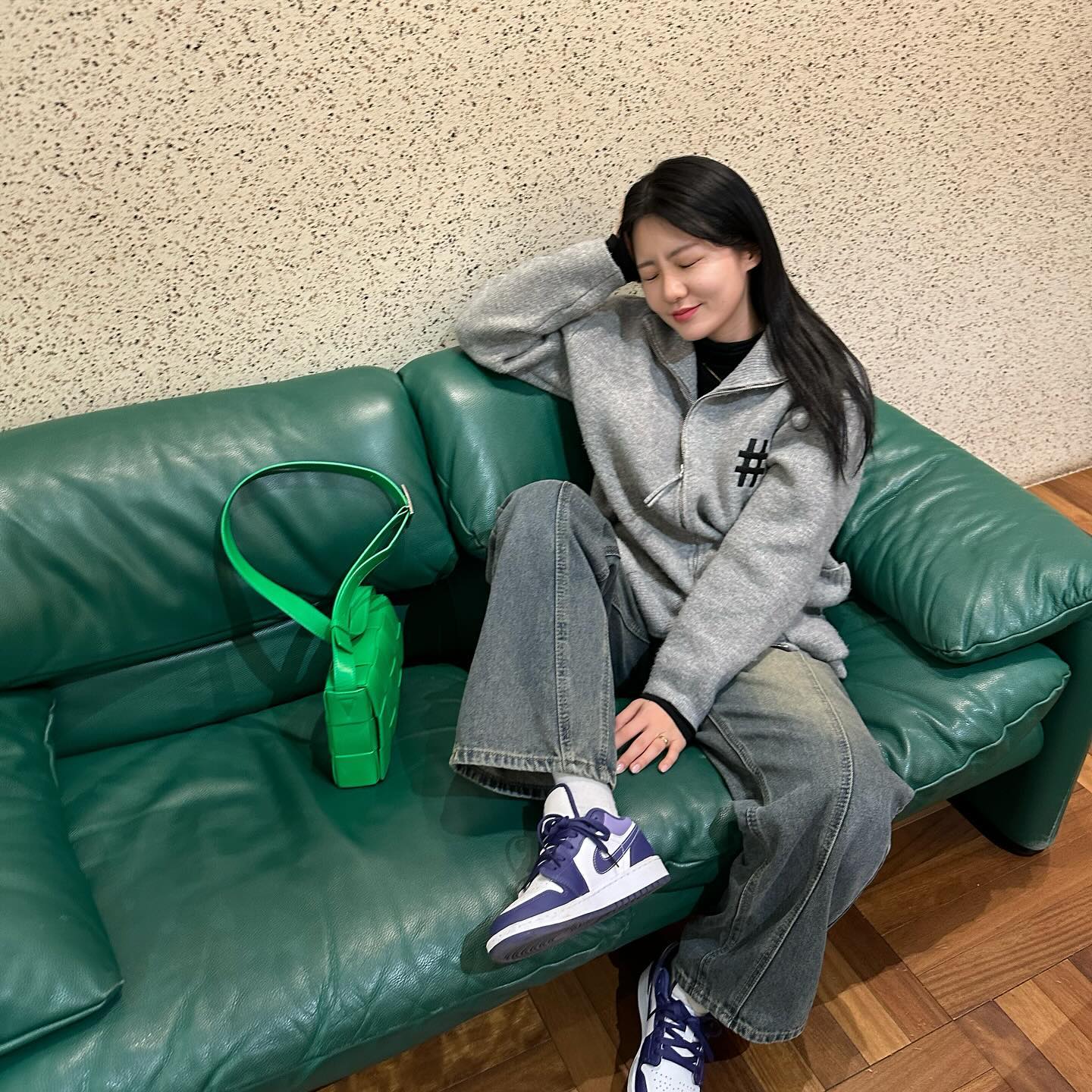 내일이면 금욜ʕ·͡ˑ·ཻʔ 

_______
#프리랜서모델 #잠실카페 #일반인모델 #오오티디 #빈트릴 #스트릿패션 #y2kfashion #ootd #outfitcheck
