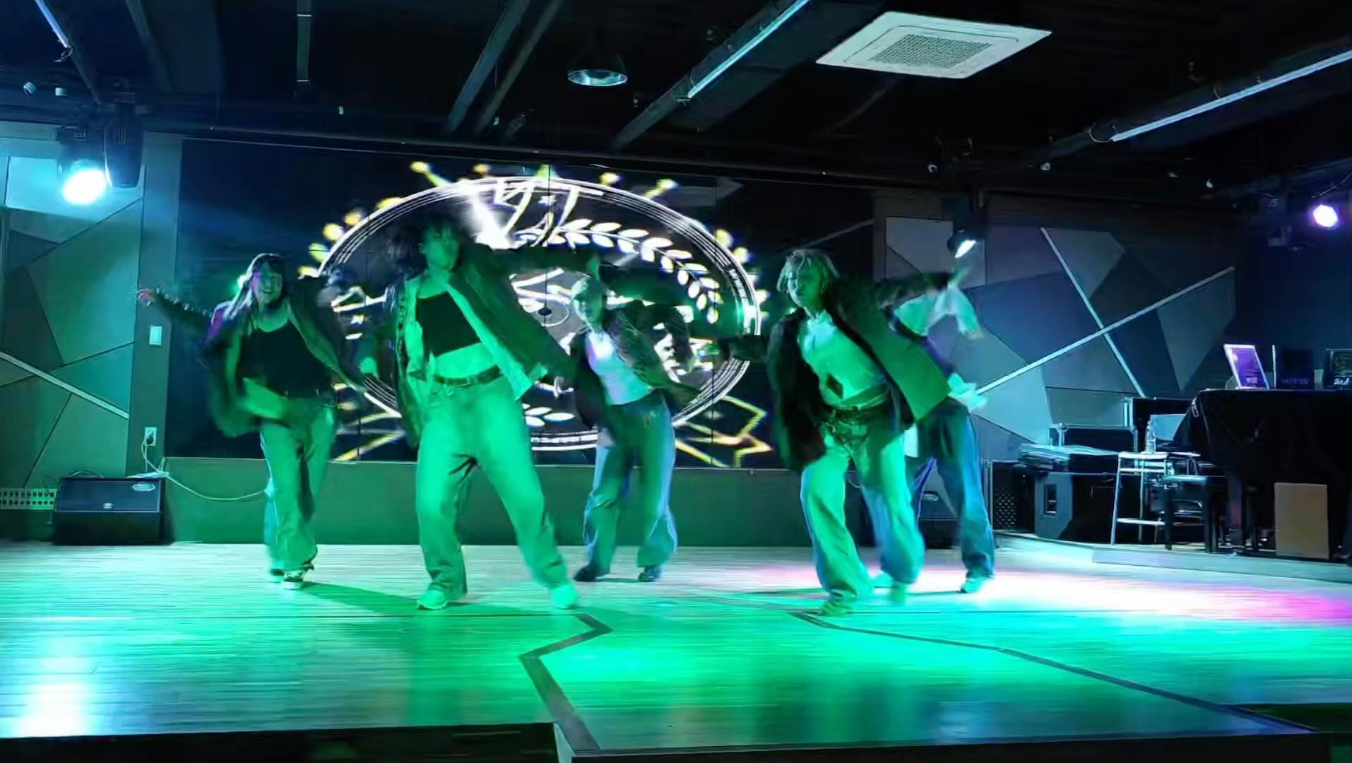 show_you_battle 
KB Crew Guest Showcase 🌊
내가 하고 싶은 느낌 듬뿍 내 감성 넣어서 만든 퍼포먼스!
내 파운데이션 굴렁임들을 가진 내 근육 제자들과 
각자가 느끼는 바이브로 같이 굴렁굴렁 흘러가기 🌊🌊✨
