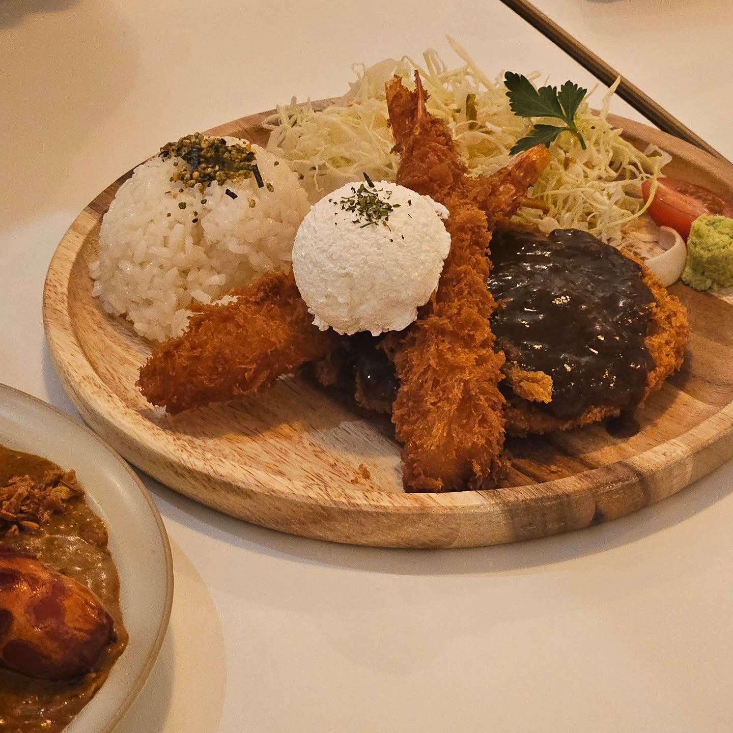 신년맞이 신메뉴 등장한 소코아 냠냠🫶
역시 내 최애 카레집답게 실망시키질 않는 맛,,,

새해에도 마싓는 거 많이 먹고 행복하자아

#안산맛집#고잔동맛집#안산데잍
#카레맛집#고잔동데아트