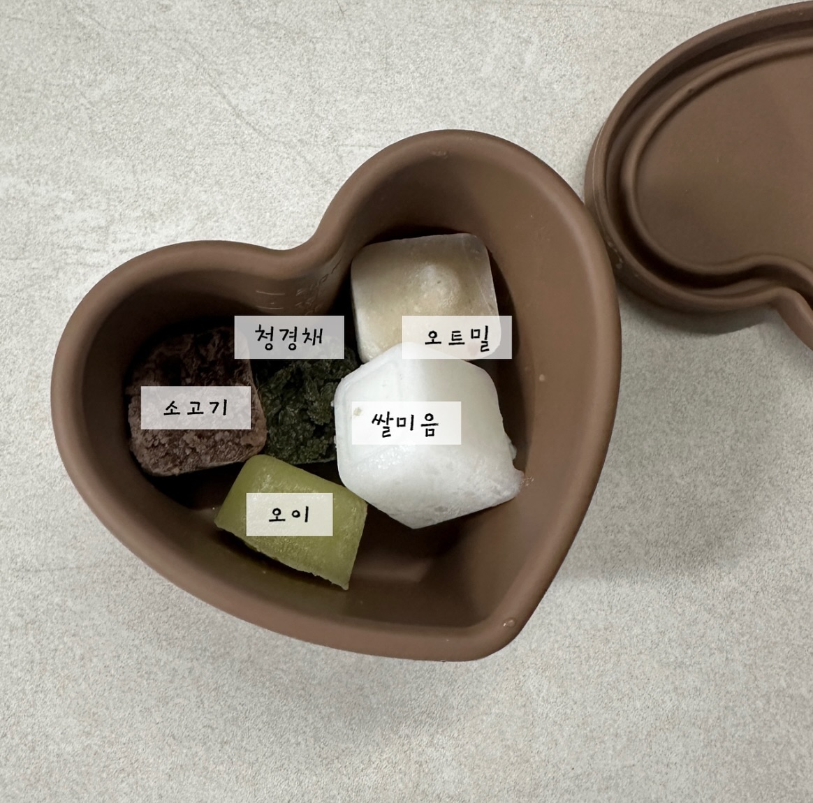 D+190
이유식 17일차 드디어 완밥 ! 🤎🤎🤎🤎🤎
이런 날이 오다니 감격적 (*´꒳`*)