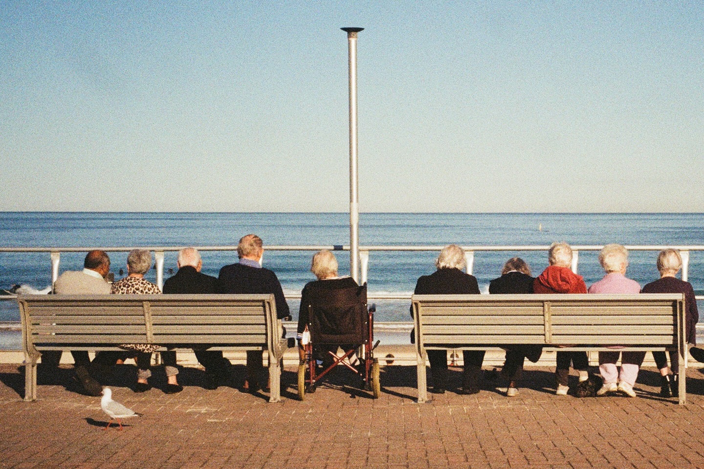 Bondi Beach, Sydney (2024)

이제는 말씀을 드릴 때가 온 것 같습니다🙂‍↕️

바로 제가 사용하는 lvuuul 이라는 이름의 뜻에 대해서요 :)

여러분들 제가 사용하고 있는 lvuuul 이라는 이름이 무슨 뜻인지 알고 계신 분 있으실까요?

‘나의 눈에서 담은 것들‘을 보여주고자 ’In mA eye‘를.
 m은 n을 두 번, eye는 발음이 같은 I로 쓰면 ‘lnnnAI’.
마지막으로 반바퀴 돌리면 여러분들이 아는 ‘lvuuul‘ 완성.

갑자기 이 얘기를 하는 이유는 호주에 도착한 날에 간 곳이 본다이 비치였어요. 해변의 모래 위를 걸으려고 가는 도중 벤치에 나란히 앉아 바다를 바라보는 노인분들이 계셨어요. 

저는 이 모습이 정말 인상깊었고 보자마자 필름에 담아 여러분들에게 제일 공유하고 싶었던 사진입니다. 결과물도 결과물이지만 제 계정의 본질을 다시 생각하게 해준 호주에서의 필름 한 조각에 소중함을 느끼네요. 그리고 여러분들도 같이 즐기셨으면 좋겠습니다.

—

I think it’s time to explain 🙂

About the meaning behind the name lvuuul that I use :)

Does anyone know what the name lvuuul that I use means?

I wanted to show ‘things captured in my eyes’, so I came up with ‘In mA eye’. If you write m as two n’s, and eye as I (since they sound the same), you get ‘lnnnAI’. Finally, if you rotate it halfway, you get ‘lvuuul’, which you all recognize.

The reason I’m bringing this up suddenly is because on the day I arrived in Australia, I went to Bondi Beach. On my way to walk along the sandy beach, I saw elderly people sitting on a bench, side by side, looking at the sea.

I found this scene very impressive and immediately captured it on film, wanting to share it with you all. More than the result itself, this piece of film from Australia made me rethink the essence of my account. I hope you enjoy it as much as I do.

📍: Sydney, Australia
📸: Kenox Z145 
🎞️: Kodak Gold 200
👩🏻‍💻: lvuuul