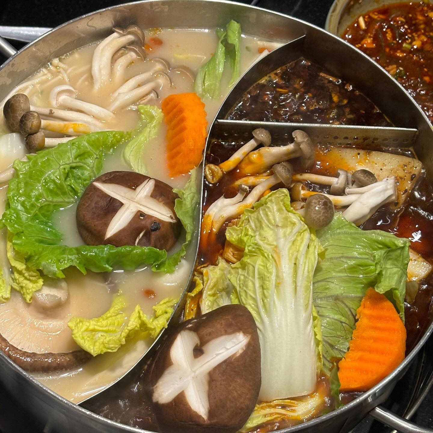 이햐.. 홍탕 백탕 다맛있더라…
밑반찬이 메인이였다.. 감동그자체..