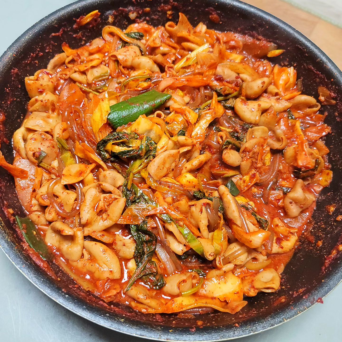 학교다닐땐 친구랑 같이가서 먹었는데 이제 다 멀리살고 직장생활하느라 만나는것도 쉽지않다🥲
격하게 10년전으로 돌아가고싶어!!!!!! 아악!!!!
.
#추억팔이 #야채곱창맛집 #야곱 #금천구맛집 #종로곱창 #야채곱창볶음 #먹스타그램 #맛스타그램꿈나무 #먹스타그램맞팔 #소주안주추천 #맥주안주추천 #혼술안주추천 #그때가그립다