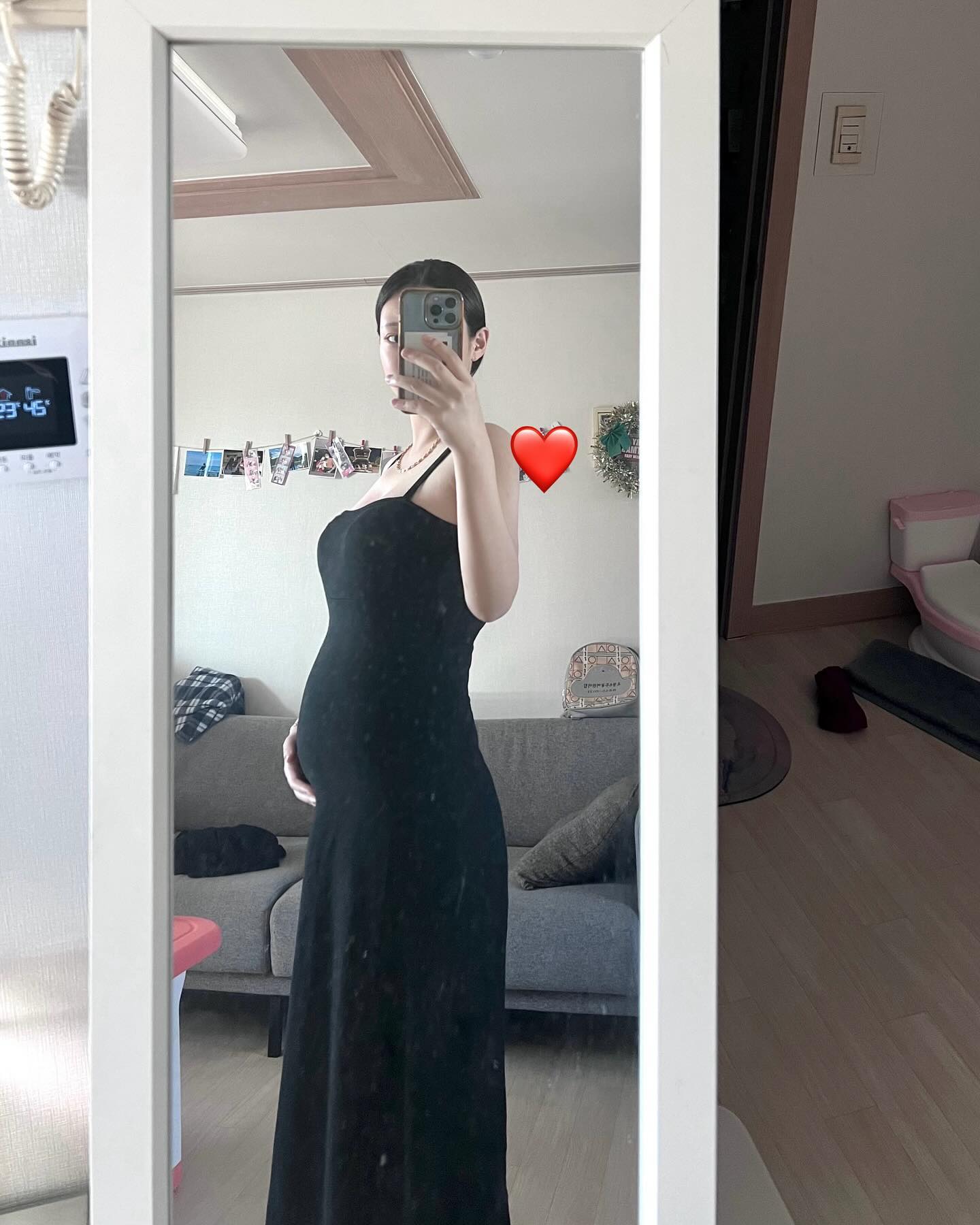 주수기록 ! 둘째는 배가 더 나오고 태동도 더 심한듯 
두달남았다 아자아자 🥹
-
-
-
-
-
#주수사진기록 #주수놀이 #8개월차임산부 #둘째예비맘 #예비용띠맘 #28주임산부 #3월출산예정