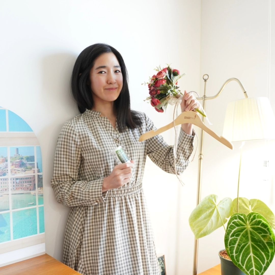 #광고 
기억하시나요~?
비에날씬과 굿윌스토어가 함께 진행했던
날씬 기부 참여했었죠!!

사용하지 않는 물건 기부했던 그날!
장애인 일자리 창출 도움까지 된다는 말에 정말 기쁜 마음으로 참여 했었어요.

드디어 기부증서 도착!
에이스바이옴에서 날씬 기부에 참여한 스폐셜 기부 증서에 해당하는 옷걸이와
비에날씬 1개월분 선물로 받았답니다!

2023년에 기부했지만 2024년 올해 기부증서 받아서
괜스레 올 한해 기분좋은 일 한 느낌이라 뿌듯하네요!

날씬기부에 참여하고 선물받은 비에날씬은 체지방 감소 유산균으로
체지방 감소와 장 건강을 올인원으로 챙길 수 있는데
국내 최초로 식약처에서 체지방 감소 기능성 인정 받은 정말 엄청난 인기 제품이죠!

하루에 한번 2캡슐! 그리고 락토바실러스 가세리 BRN17 유산균 100억마리 보장이라니!

최근에 건강검진을 받은 후로 운동을 시작했는데
비에날씬과 함께 꾸준히 챙겨볼게요~

acebiome_official
#에이스바이옴 #비에날씬 #김희선유산균 #체지방감소유산균 #BNR17 #모유유래유산균 #날씬기부 #굿윌스토어 #기부증서 #출산다이어트 #산후다이어트 #다이어트유산균