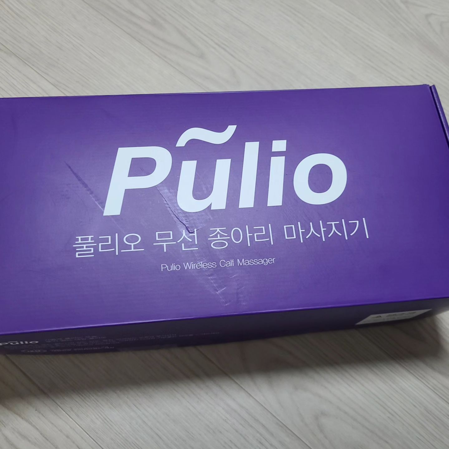 풀리오 무선 종아리 마사지기 유명한건 이유가 있더라구요. 내돈내산으로 직접 구매해서 사용 해 봄❗️
종아리 마시지기는 보라색을 기억하세요.
주무름기능 3️⃣가지, 강도 조절 가능하고
무선이라 움직이면서 사용 가능하다는게 좋음.
벨크롭 타입으로 종아리에 맞게 조절, 자크를 사용해서 탈착할때도 편하게.
꽉 뭉쳐있던 종아리 알을 단계별로 조지는 맛이 있음😇
진짜 손으로 알을 짜면서 (?) 풀어주는 느낌이 들고
셀프효도템으로 강추에요.

✅️운동 후 다리 마사지가 필요 할 때
✅️오래 서있거나 오래 앉아있는 일을 해서 다리가 퉁퉁 부을 때
✅️가정에서 집안일 하면서

#내돈내산 #풀리오 #종아리마사지기 #셀프효도