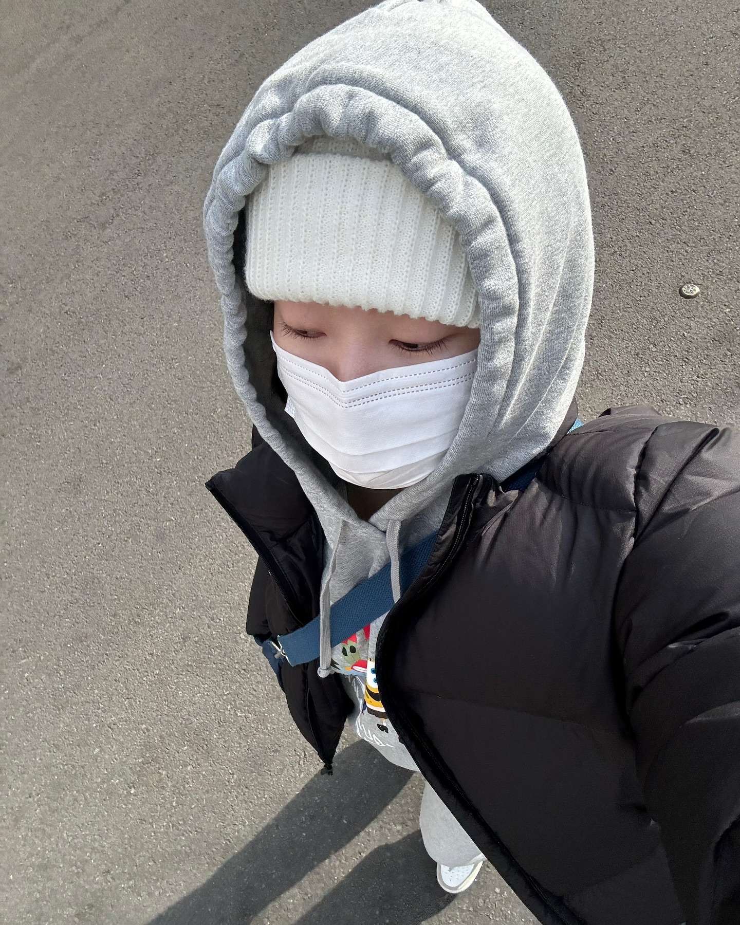 요즘 근황 = today 병원갈려고 winter wind 뚫고 나왔는데 하필 병원 holiday,,,,, Holy shit