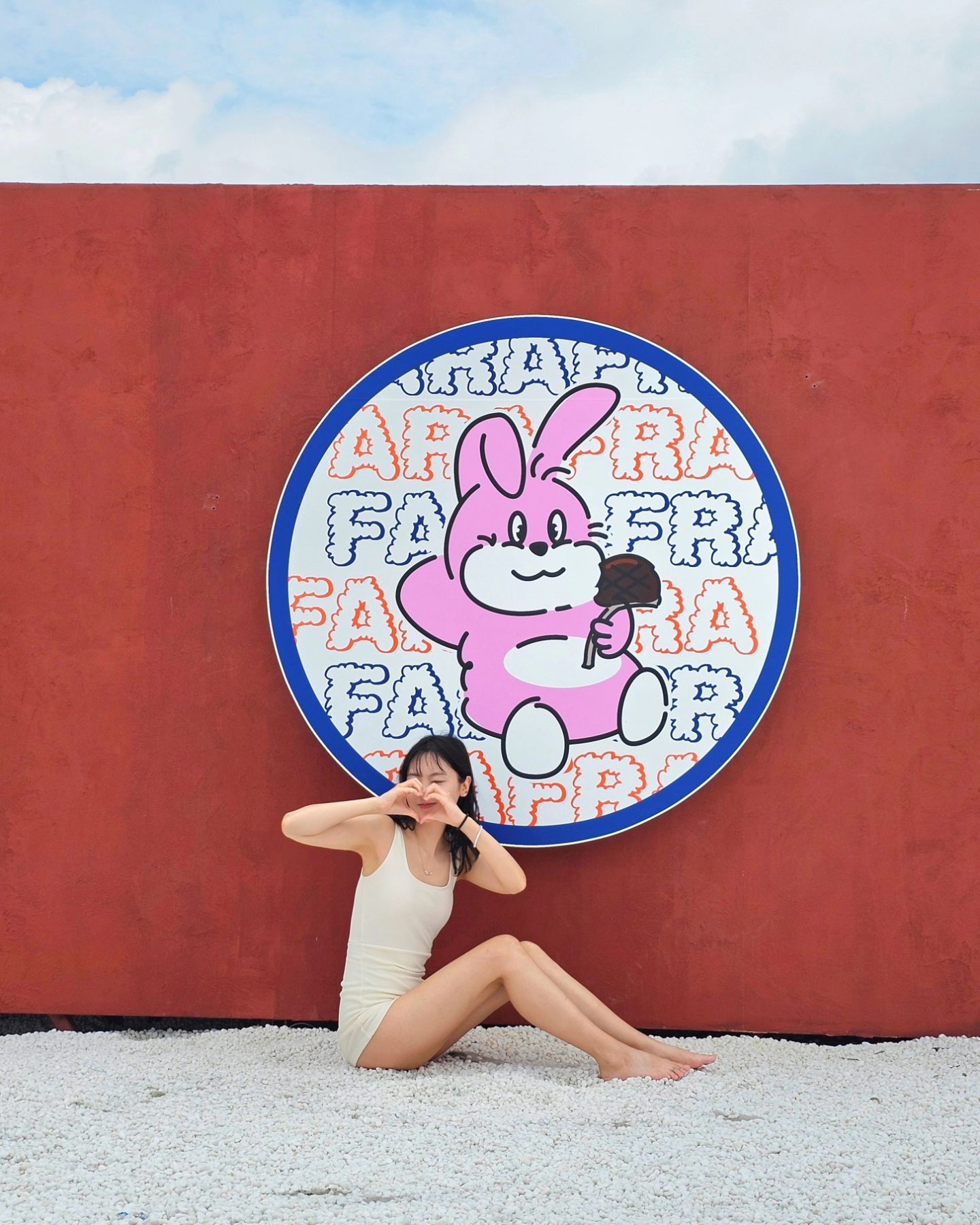 🛩 여행 기록 - 천안🇰🇷

🌼 파라프라 (FARAFRA)

📍위치 : 충남 천안시 서북구 직산읍 상덕로 50
📍 성수기 평일, 주말 3부제 운영
📍텐트(최대8인), 카바나(최대4인)
📍고기 구매 필수🥩

수영도 하고 고기도 구워먹는 곳

비수기 평일날 방문했더니
둘이서 카바나 2만원에 뚝딱!

천안 놀러갈 곳 찾다가 발견한 곳인데
너무너무 이뻐서 침 발라놓고 빠르게 다녀갔당

카바나4번이 다리랑 온수풀과 가까워서 좋음🩷

마무리는 영자가 끓여 준 라면🍜

영자가 만들어 주는거 다 맛있음😋 또 간다 천안
 
 
❤️