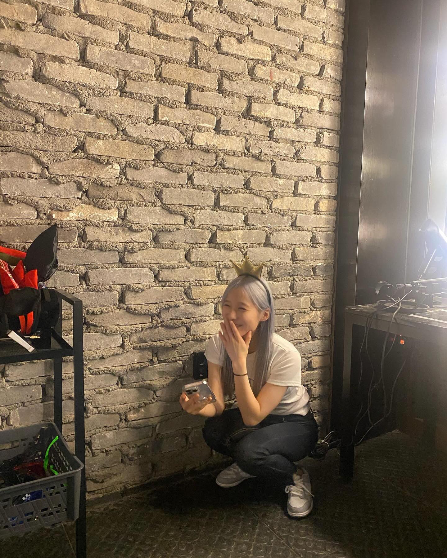 철없던 23년도가 끝났슘다 !!
새로운 친구들을 많이 사귀기도 하고 많은 깨달음을 얻는 한 해였는데 
정말 많은 사람들에게 예쁨을 받았던 한 해 였습니닷 !!
모든걸 잘하고 재능이 있는 신민수는 아니였지만 23년도의 추억과 감사함으로 24년도를 열심히 만들어 보겠습니다 🫶🏻
저를 예뻐해주시는 모든 분들 새해복 많이 받으시구
더욱더 성장하겠습니다 모듀 행복만 가득하세용🍀