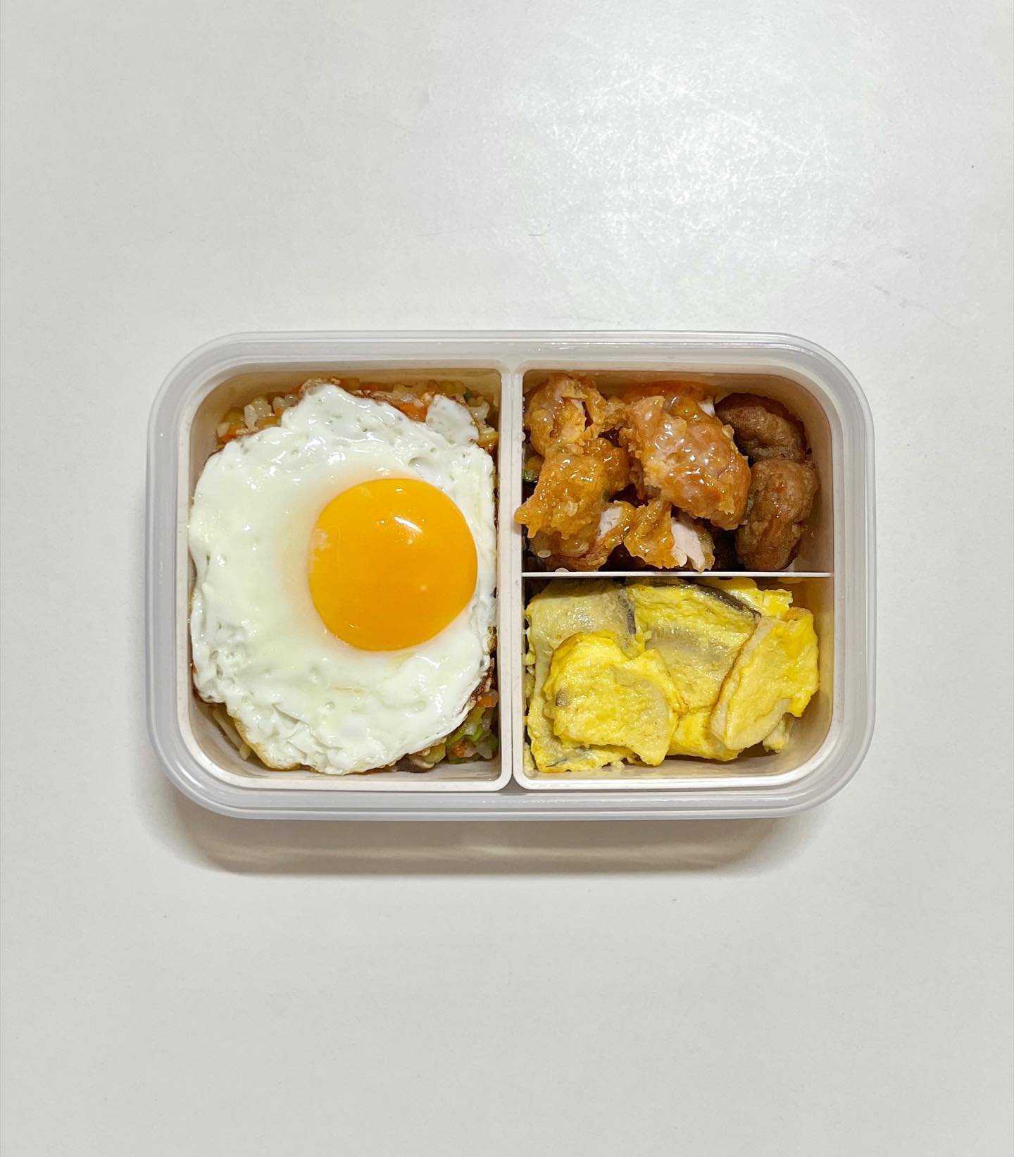 .
🫧야채 현미볶음밥 + 계란후라이 390kcal
🫧버섯전 80kcal
🫧맵슐랭 1조각 ???kcal
🫧미트볼 95kcal