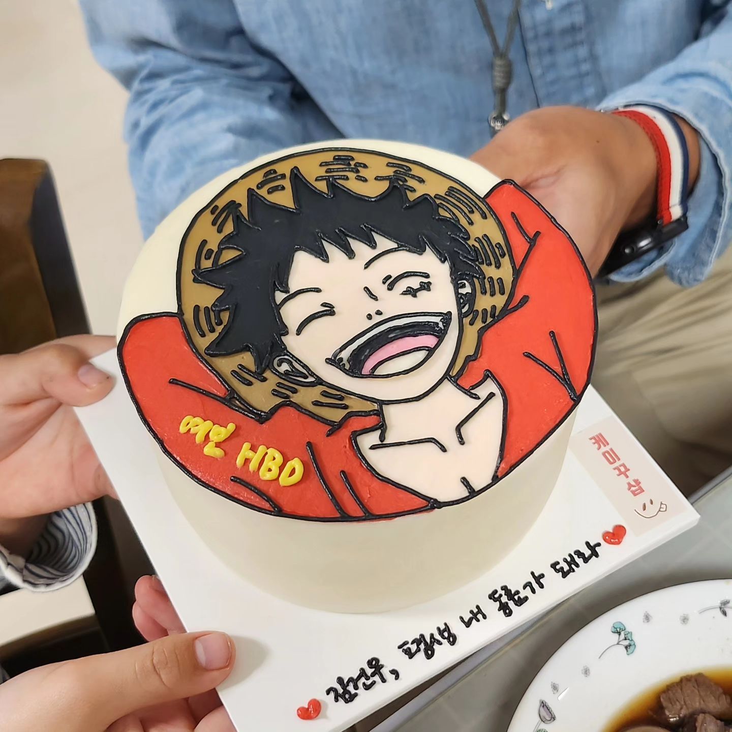 사랑하는 우리 여보, 
생일 축하해❤️ 

아빠 생일 이라고 올리브영 가서 선물 사고 편지도 쓰고 생일가랜드까지 만들어 달아놓는 우리 딸 최고 👍🏻 

#생일선물링크보냉 
#여보없음못살아 ♡ 

#원피스덕후 여보가 좋아하는 
#원피스루피케이크
케이크는 역시 #케이꾸샵 👍🏻
#원피스케이크 #생일케이크  #신랑생일케이크