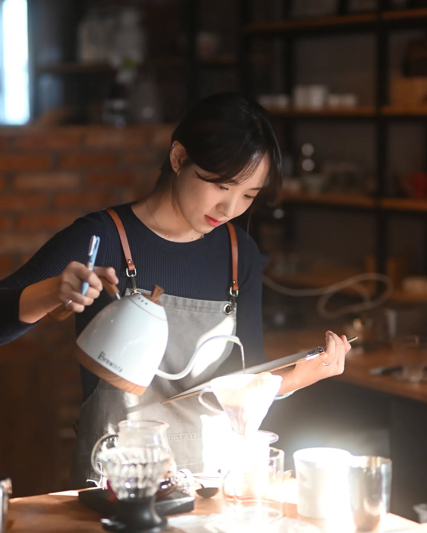 컨셉 촬영이 아니라 첫 브루잉 수업 중☕