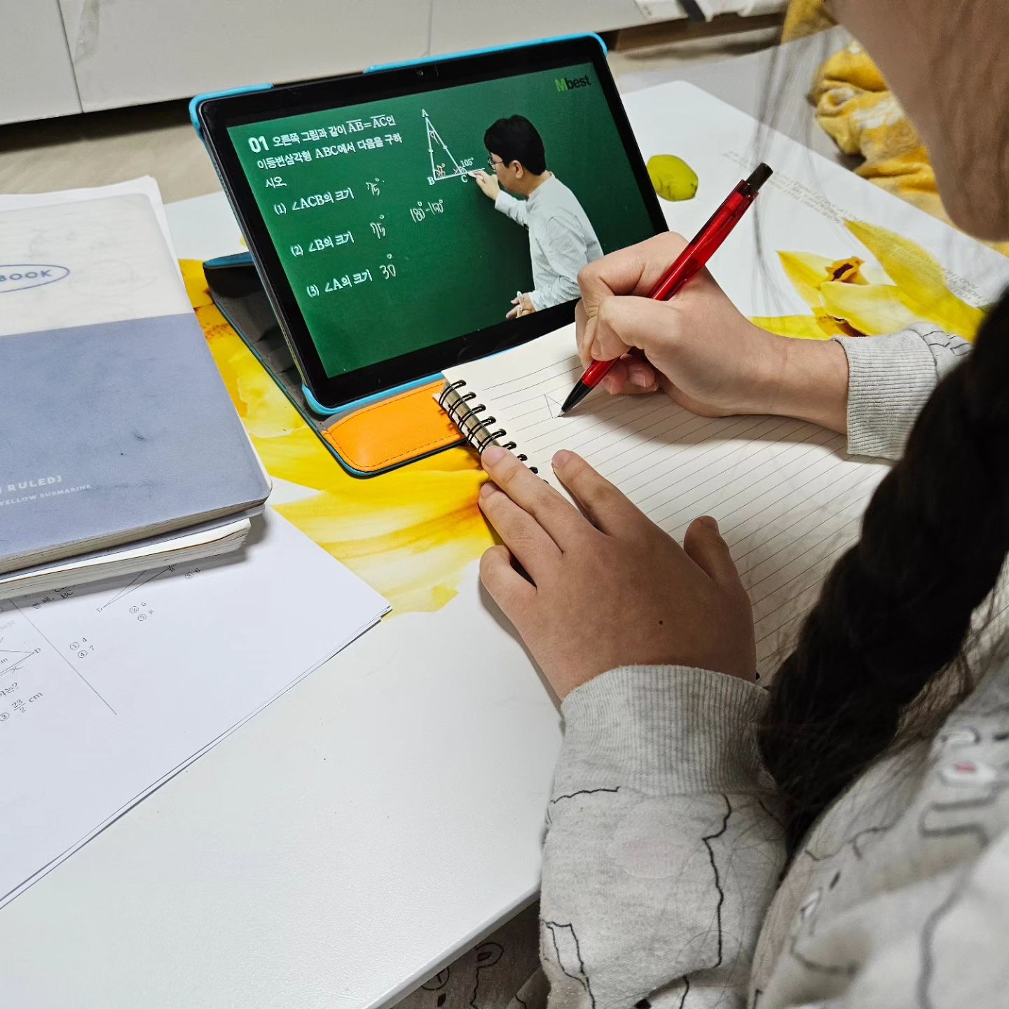 # 광고#협찬#엠베스트#기말고사

전국 주요 과목의 출판사별 학교 시험지를 전문가 집단이 세부적으로 분석해 선생님의 츨제 경향을 파악하고 세부 유형별 출제율 및 실제 출제 문제를 저시하여 학교 시험을 쉽고 빠르게 준비할 수 있는 완벽 맞춤 내신 서비스 엠베스트!!

기말고사도 엠베스트 내신마스터의 도움이 받아 준비하지~
이제는 중2학년 첫째와 예비중 6학년 딸이 함께하는 엠베스트!
오빠의 노하우 잘 이어받길~^^

#중등인강#중학생인강#중학교인강#중등인강추천#중학인강
#기말고사#2학기기말고사#기말고사준비#기말고사대비#중학교기말고사#중등기말고사#중2기말고사#중학교기말고사#중학교내신#중등내신#중학교내신#중등역사#예비중#내신대비#자기주도학습