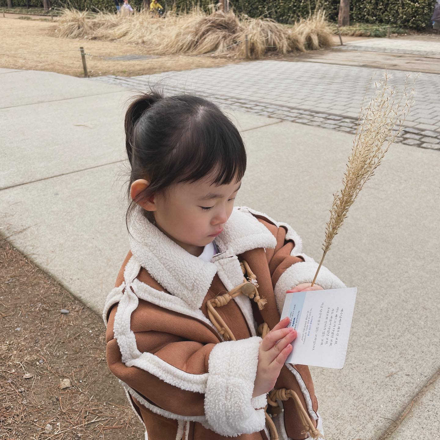 분위기 넘치는 민서 어린이 👧🏻