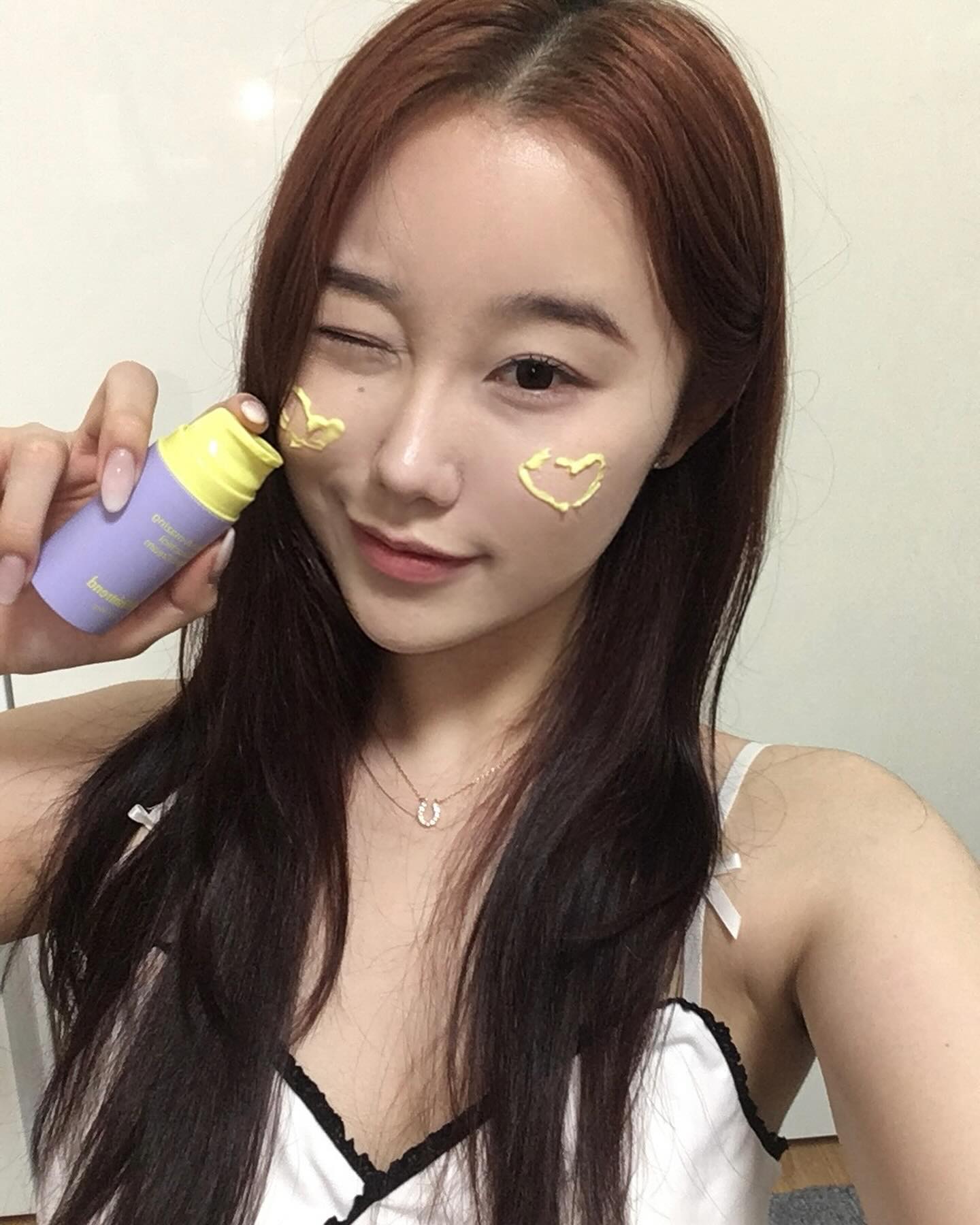 🌠디렉터파이가 PICK한 TOP OF TOP 바쿠치올 크림

여름날 늘어진 탄력과 모공 타이트하게 관리하기 🫧
자극지수 0.02%로 레티놀 입문자도 부담없이 사용 가능 🤭
영양 가득 노랑 비타민 A 크림으로 밤사이 아기피부 만들어야딩 ,, 👶🏻💛
성수에서 팝업 스토어가 진행중이라고 하니까 다들 구경 가보세용 💜💟

bywishtrend #제품제공 #bywishtrend #바이위시트렌드 #바쿠치올크림 #바쿠치올 #레티놀 #모공케어#안티에이징 #슬로우에이징 #탄력크림 #크림추천#lovebywishtrend #비타민A #모공크림 #모델 #뷰티모델 #프리랜서 #광고 #협찬 #협찬제안 #협찬문의 #협찬DM