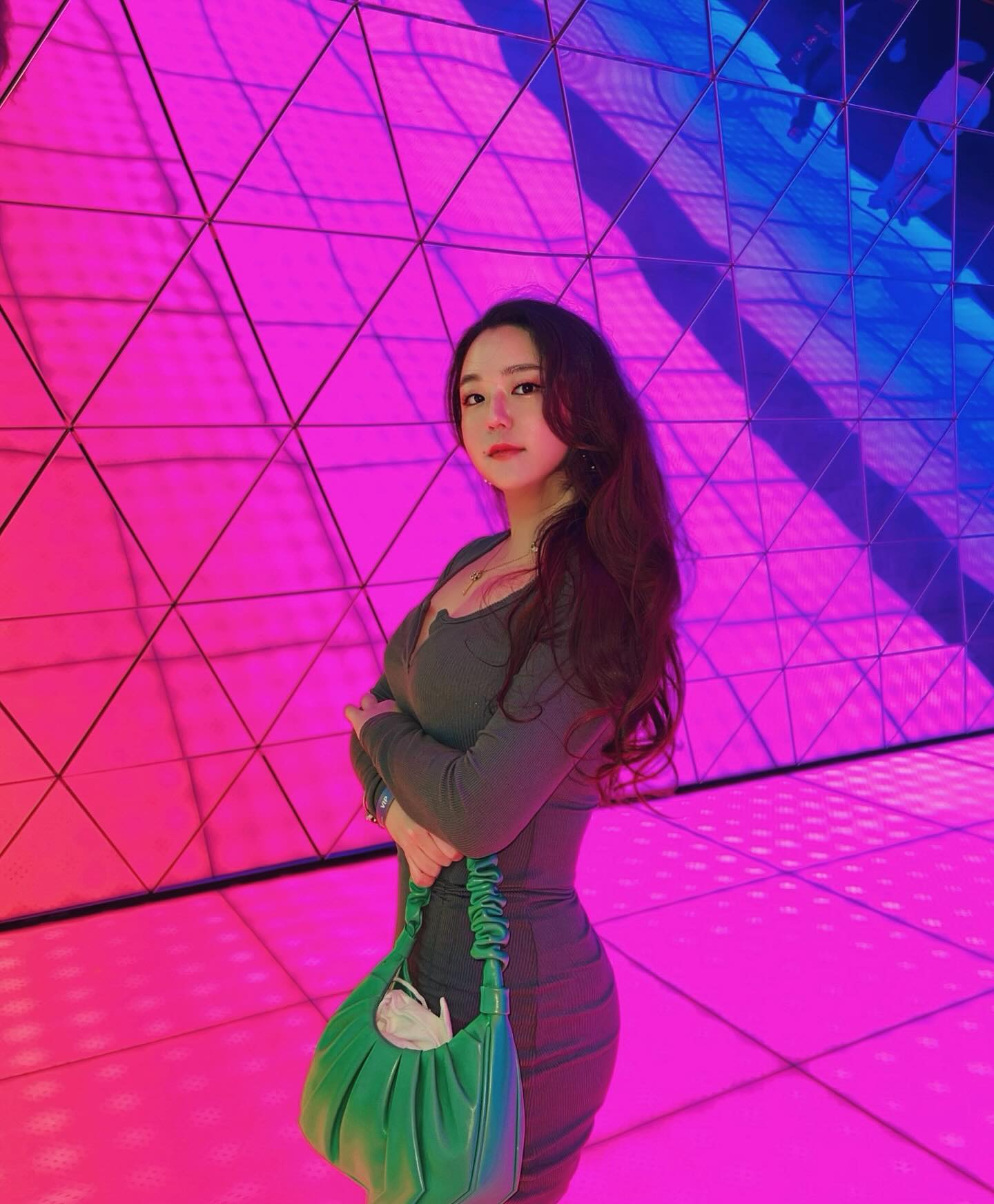 요즘 가장 핫한데 어디냐고?
새벽 4시까지 우릴 꼼짝 못한 유흥 세계 원탑 pcitychroma 

풀파티부터 벌레스크 공연까지 다 담을꾸야💃🏻🪩

#광고 #파라다이스시티크로마 #클럽크로마
#CLUBCHROMA #풀파티 #AD